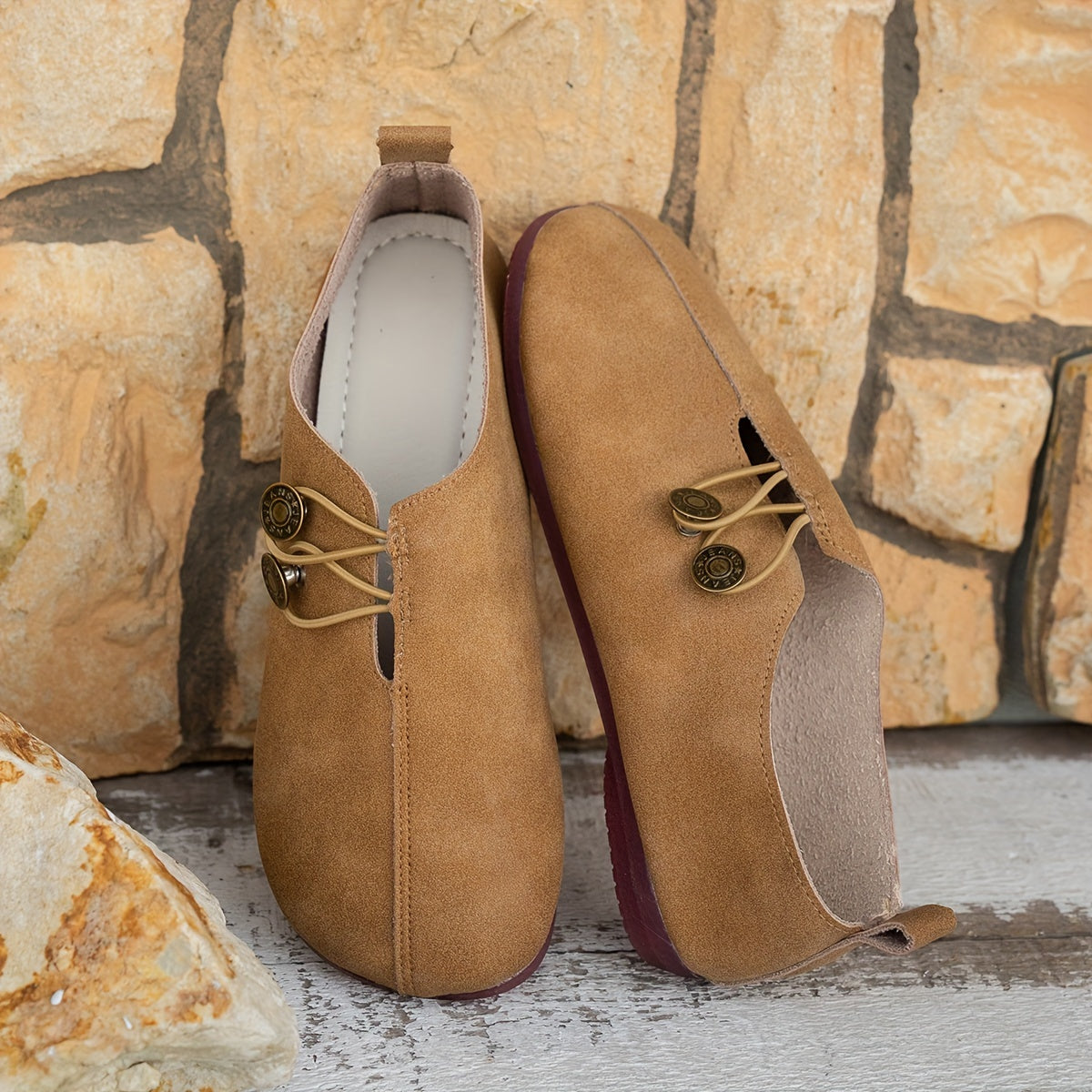 Ayollar uchun Slip-On balet tuflisi, bezakli tugmachalar bilan nafas oladigan ichki qismi