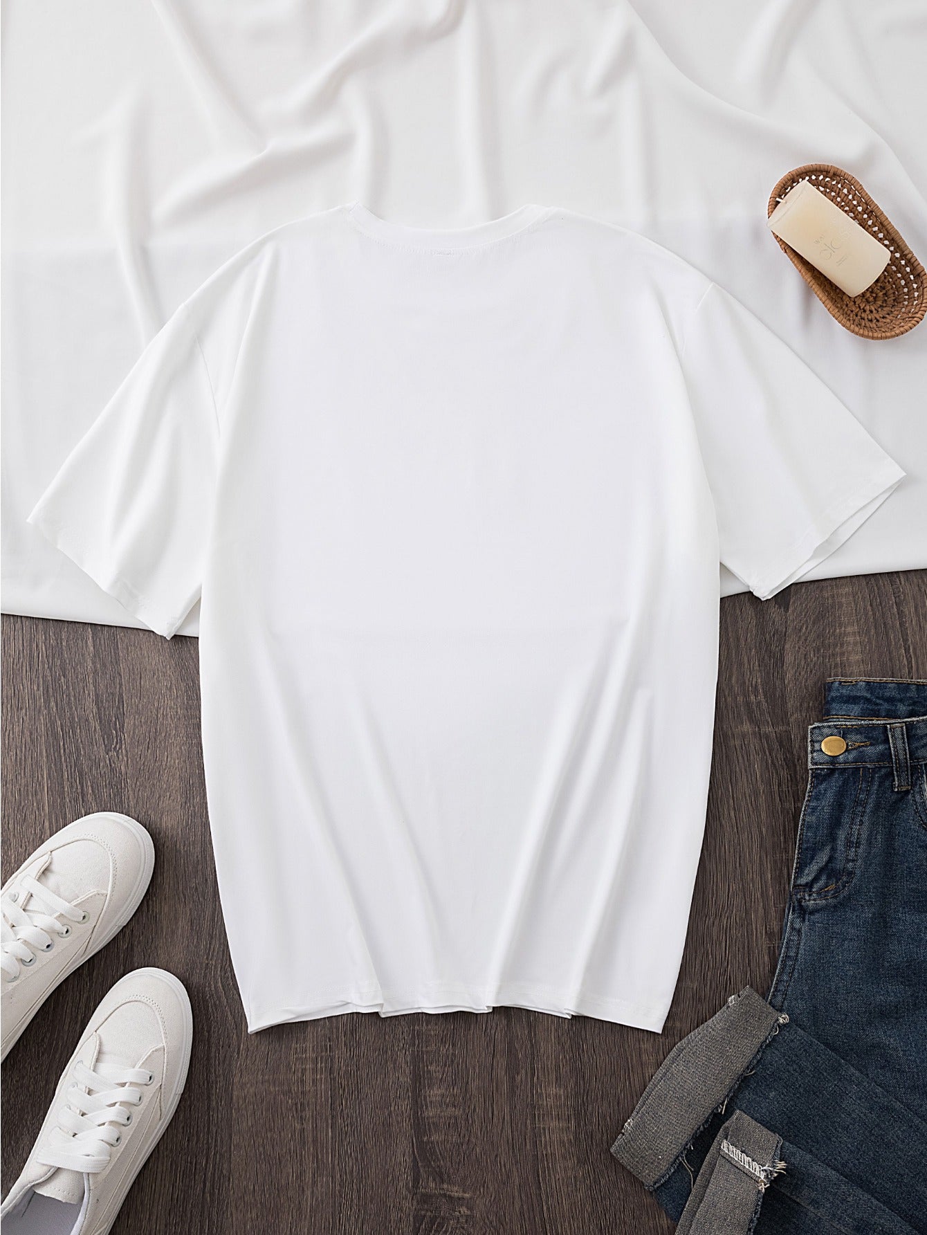 Women's Oversized Polyester T-Shirt with Cat and Heart Graphics, Casual Comfortable Fit