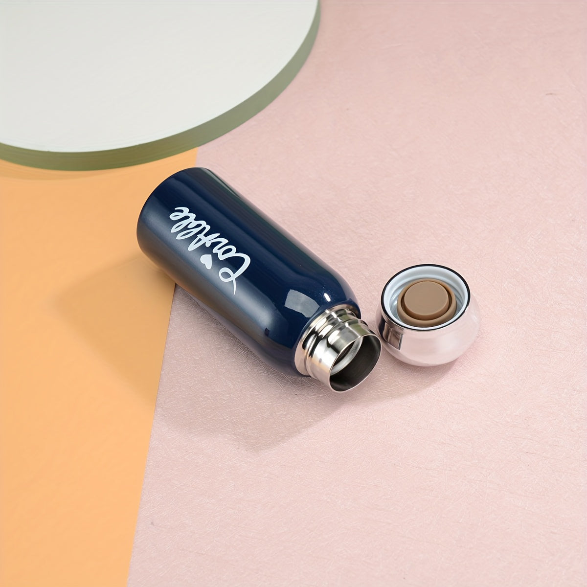 Termo de acero inoxidable pequeño con tapa electroplateada para hidratación en movimiento