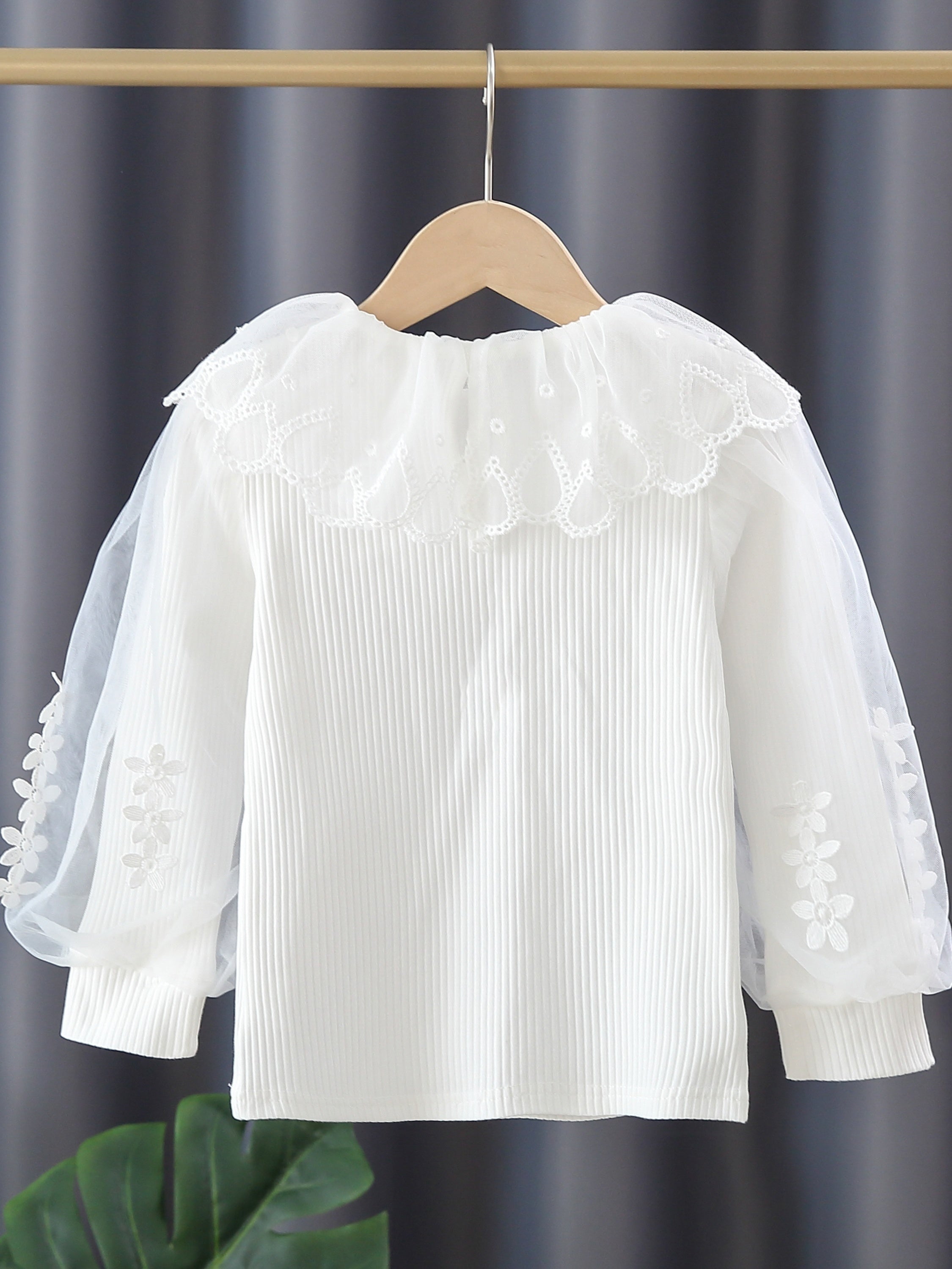 Girls' Long Sleeve Ruffled Knit Top with Flower Lace Splicing and Puff Sleeves
