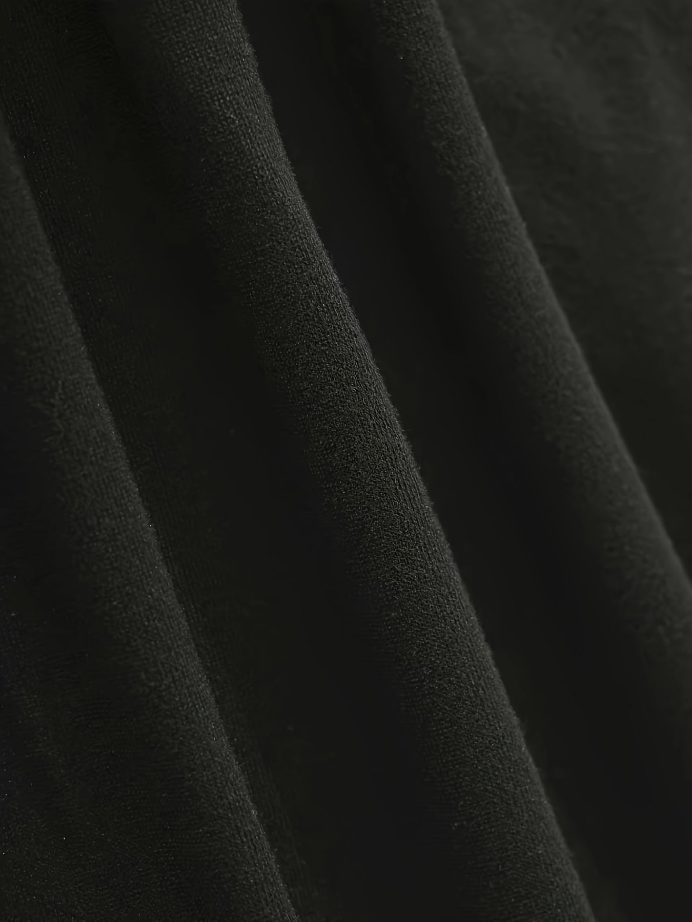 Women's Black Heart Pattern T-Shirt with Crew Neck Short Sleeves for Casual and Sporty Wear