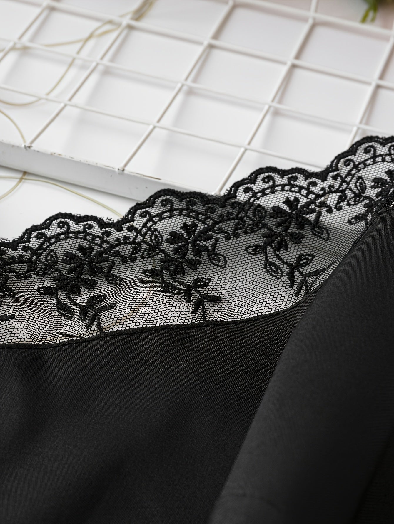 Top de tirantes sin mangas de talla grande con escote en V y paneles de encaje floral para verano