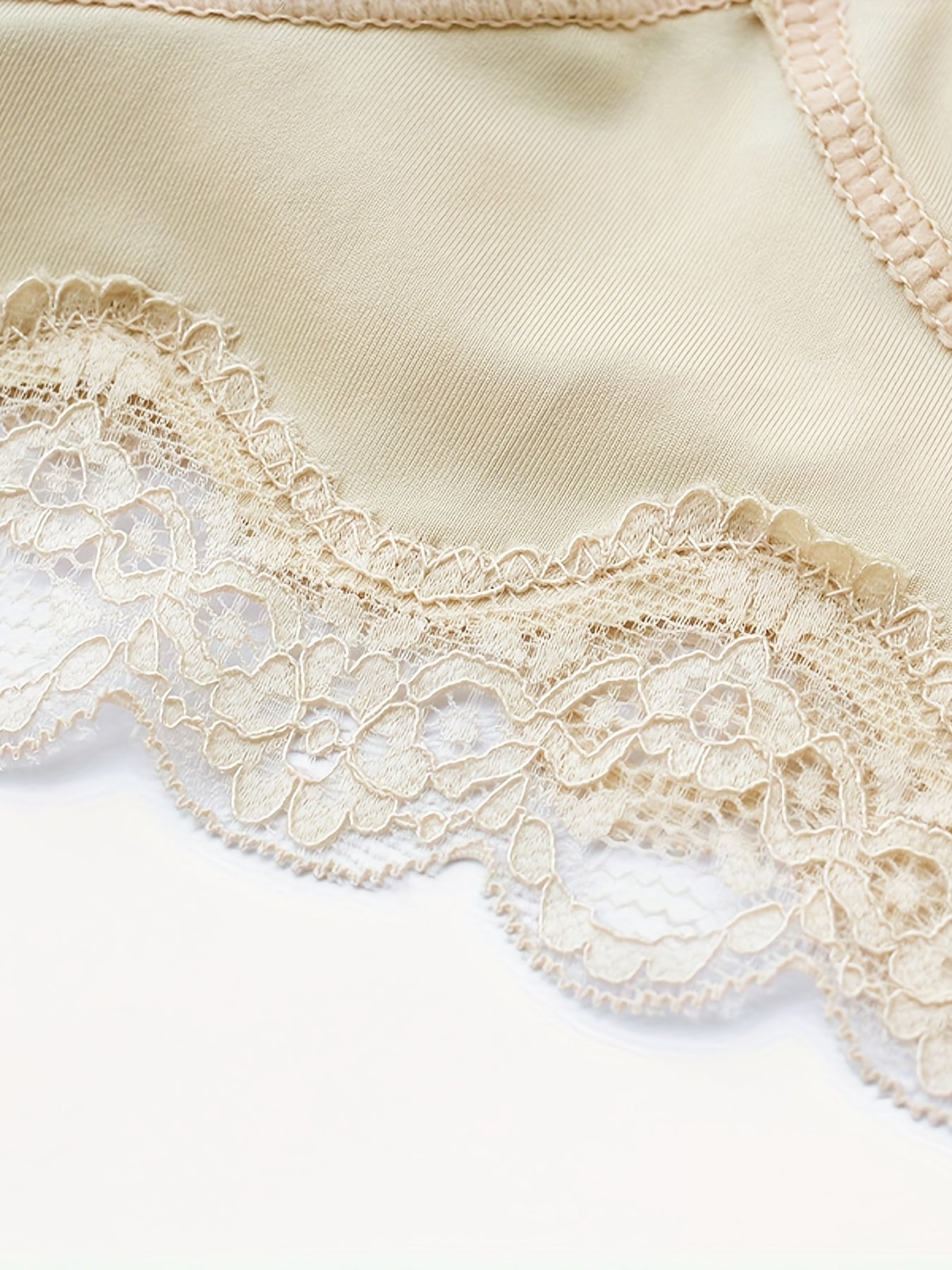 Tugma qirralari bilan belni ko'taruvchi korset, orqa qismni to'ldirish uchun yostiqchalar bilan.