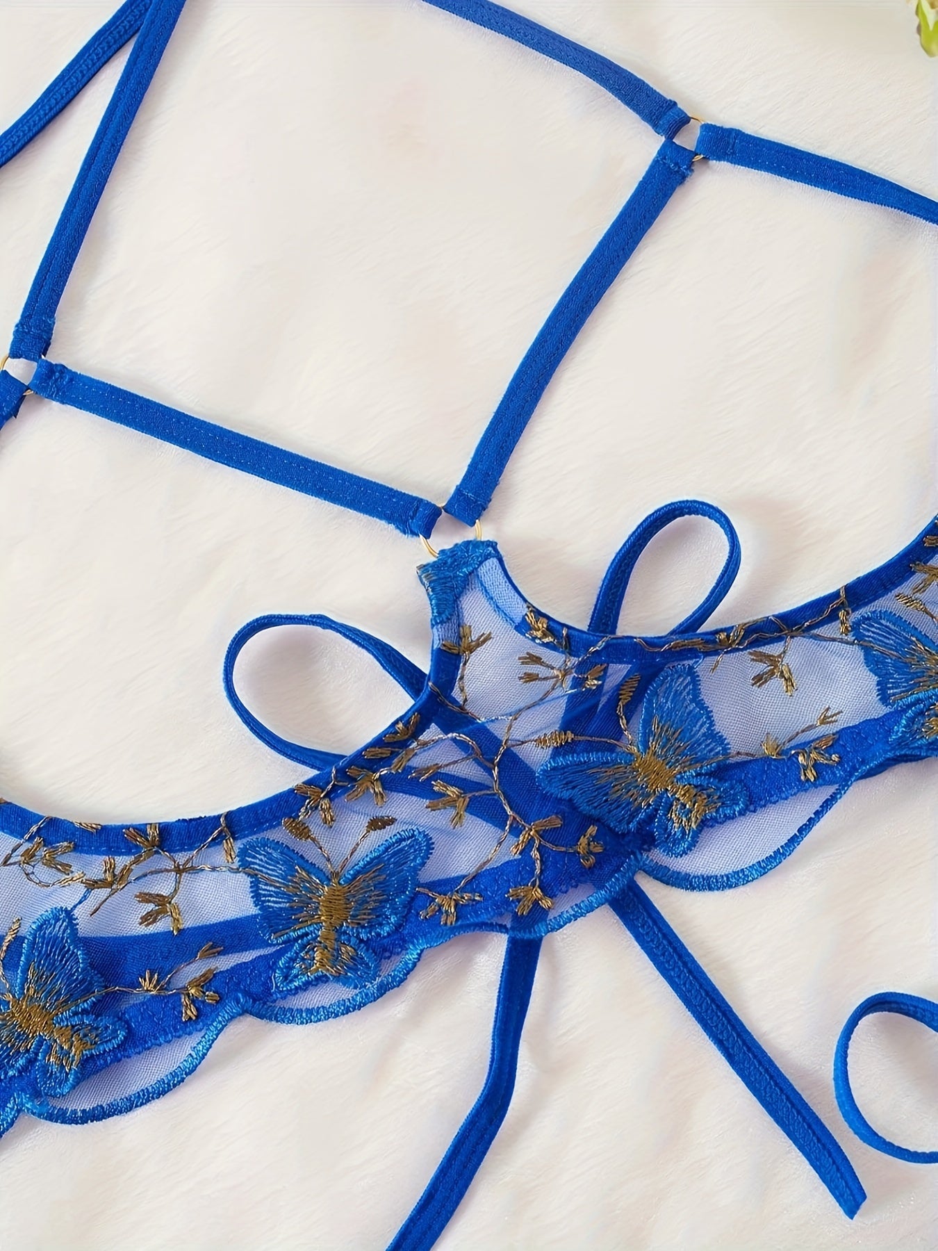 Ayollar uchun jozibali ichki kiyim to'plami