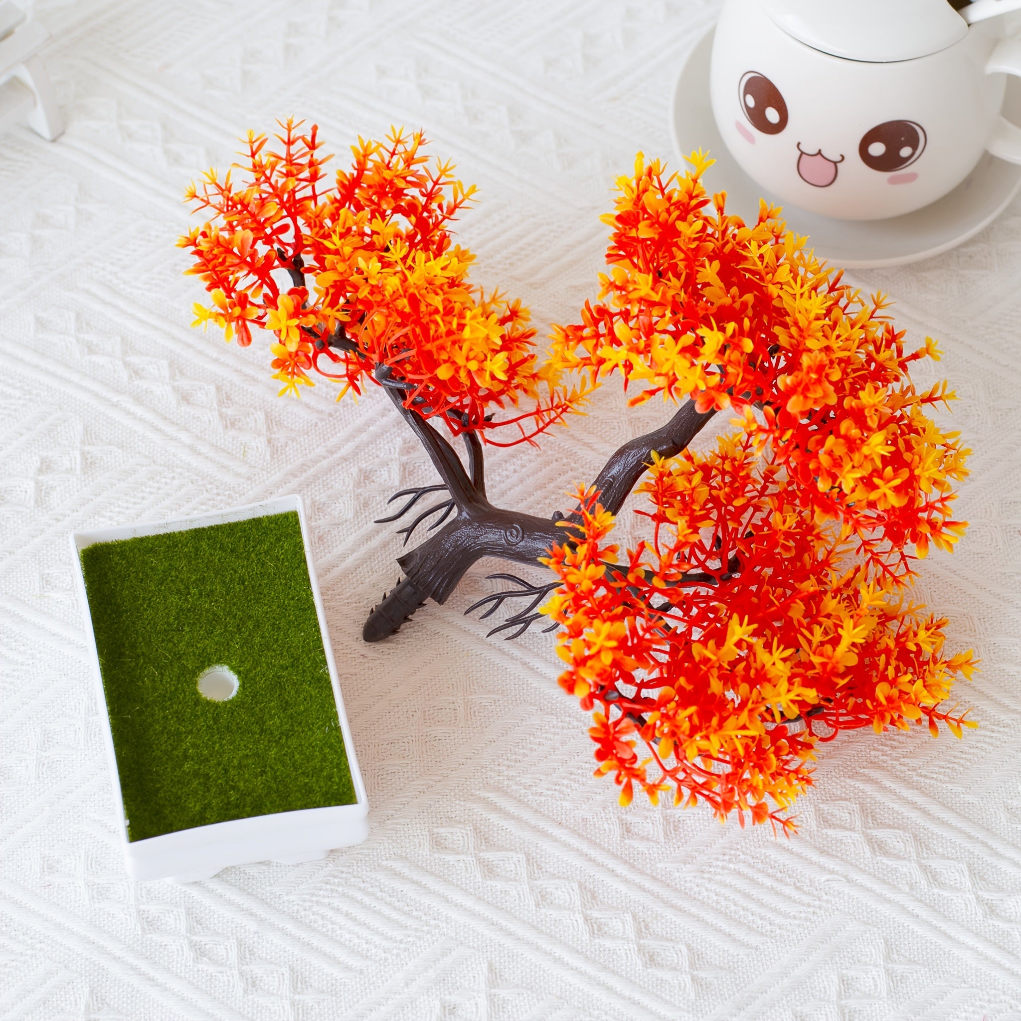 Kichik plastik bonsai ulgurji savdoga, haqiqiy ko'rinishda, uy bezatish uchun mukammal.