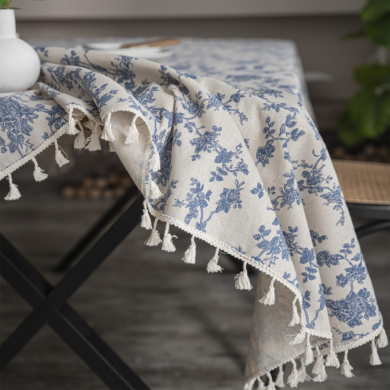 Vintage Blue Rose Tablecloth with Beige Fringe for Dining Occasions