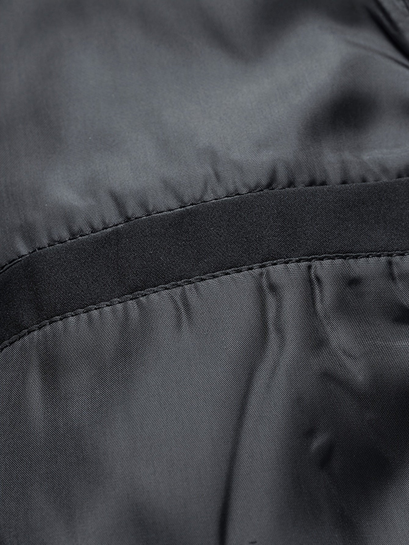 Bahor va kuzda ochiq havoda faoliyatlar uchun erkaklar uchun kapüşonli fermuarlı yuk jeki.