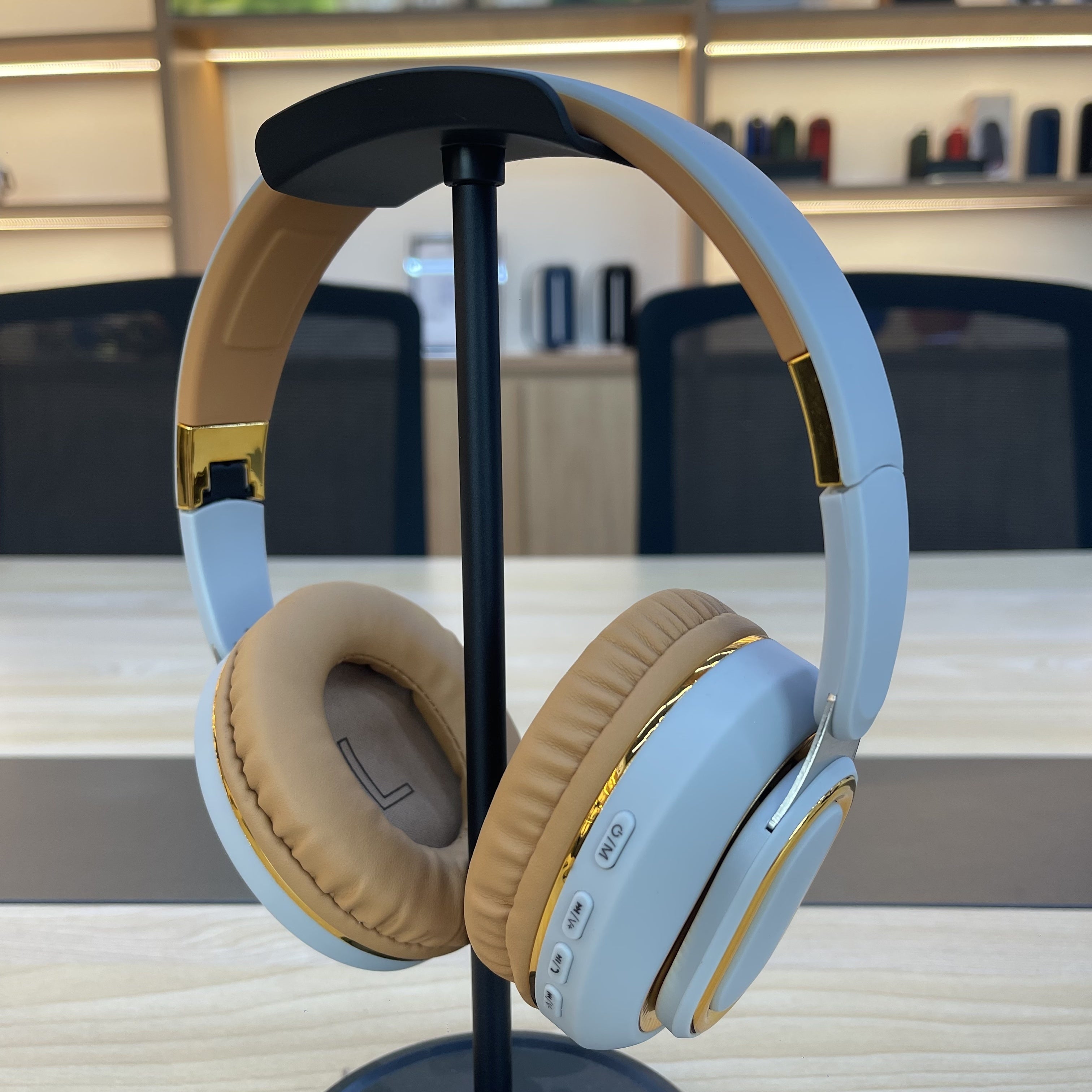 Auriculares inalámbricos con aislamiento de sonido, batería recargable, 16H de duración, micrófono, control de volumen, plegables para ejercicio, juegos y grabación