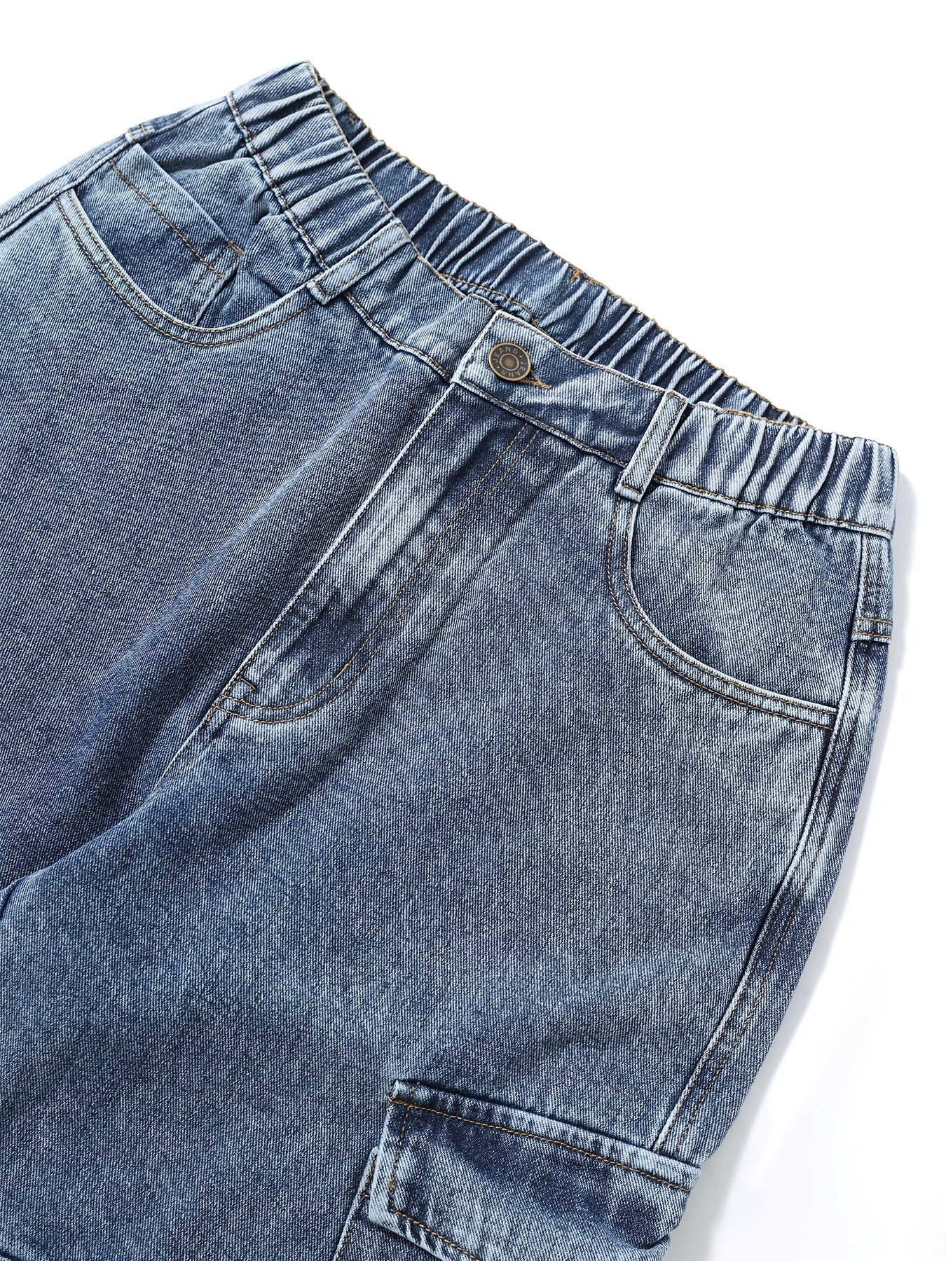 Vintage yuvilgan denim yuk shimlari, keng kesim, o'rta bel elastik bel, ko'p cho'ntakli zip-fly, ko'cha uslubi. Tashqi foydalanish uchun cho'zilmaydigan paxta, polyester, viskoza matosidan tayyorlangan.