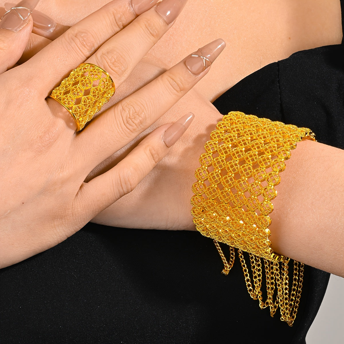 18K oltin qoplamali vintage hashamatli bilaguzuk va uzuk to'plami, nozik O'rta Sharq filigree kelin to'y zargarlik buyumlari, barcha fasllar uchun bo'sh sink qotishmasi bilaguzuk