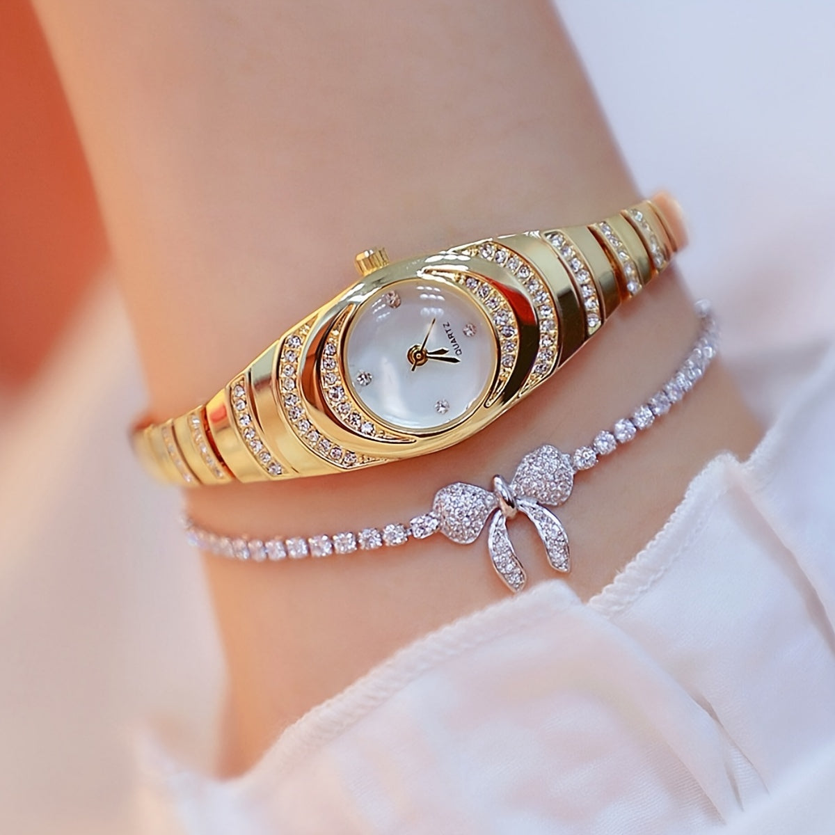 Women's Watch with Round Dial, Water Diamonds, Gold Quartz Movement