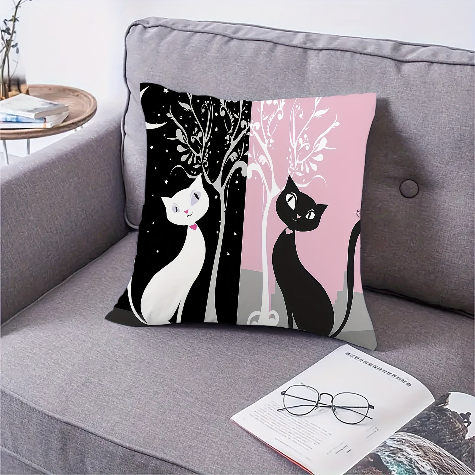 Black and White Short Plush Cat Pillowcase 45.72x45.72 cm Zipper Closure Single-Sided Printed for Home Sofa Bedroom Decor