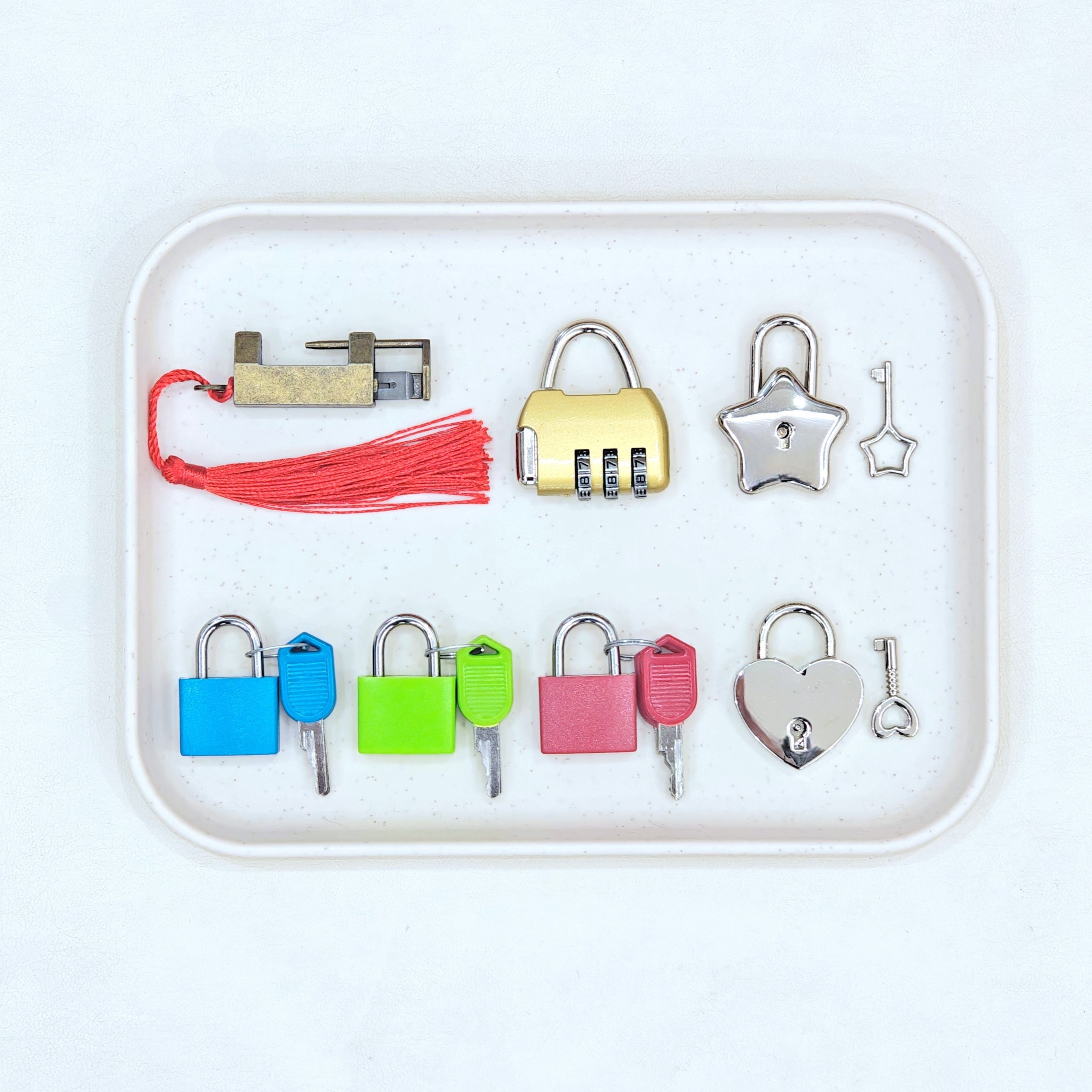 Educational Toy Set with 7 Colorful Locks and Keys for Shape Recognition and Learning