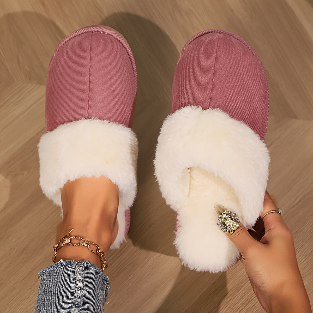 Ayollar uchun mo'ljallangan yumshoq fleece bilan qoplangan uy poyabzali, tormozsiz EVA taglik bilan ichki uy poyabzali