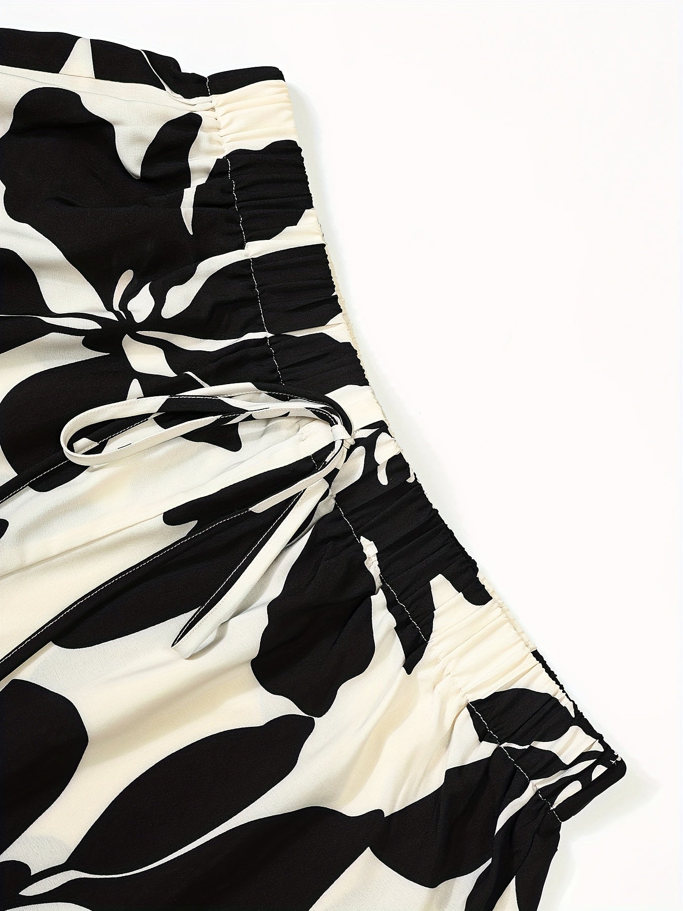 Women's Plus Size Floral Bermuda Shorts Casual Summer Beachwear Black White Leaf