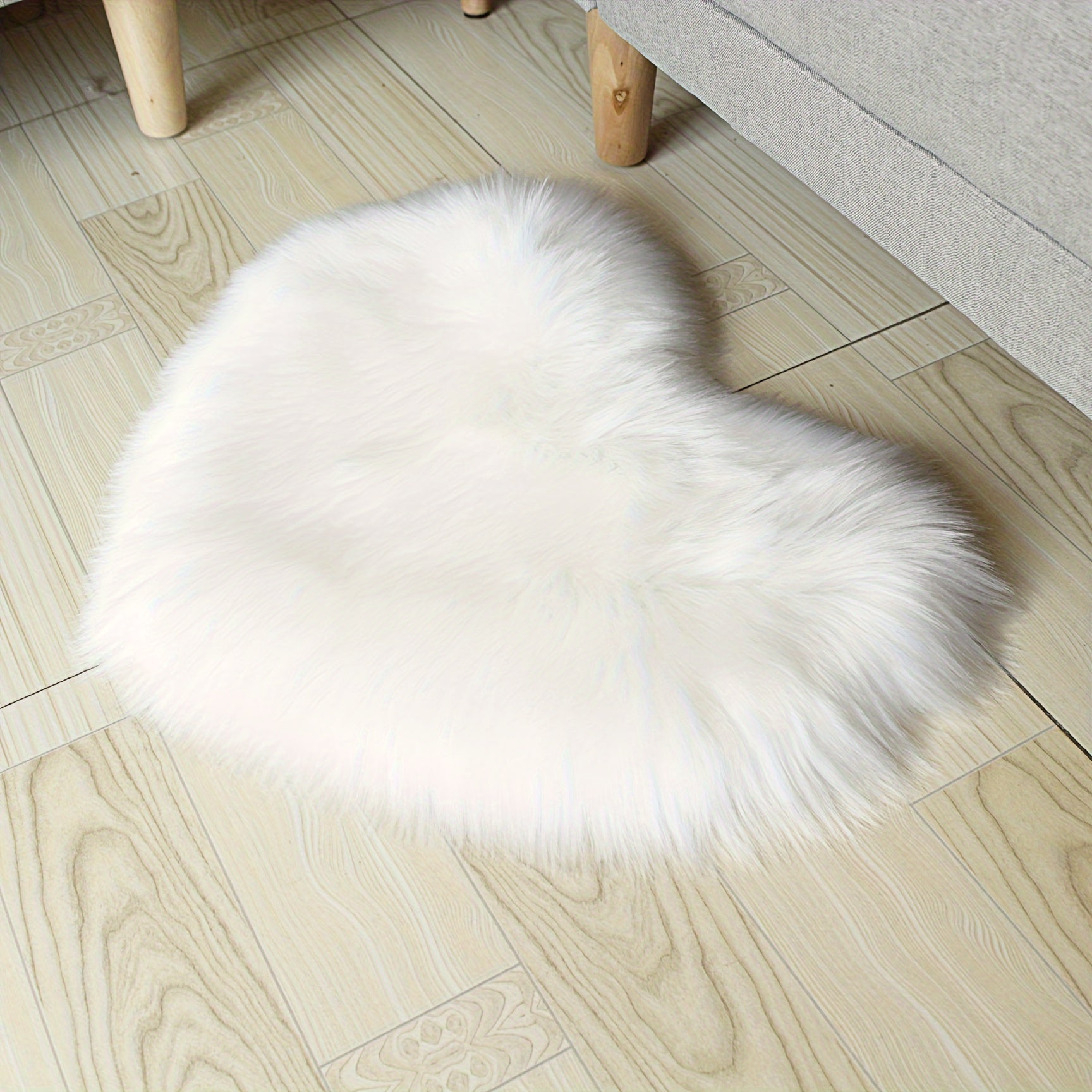 Heart-Shaped Faux Fur Area Rug Soft Plush Non-Slip Cozy Mat for Bedroom or Living Room