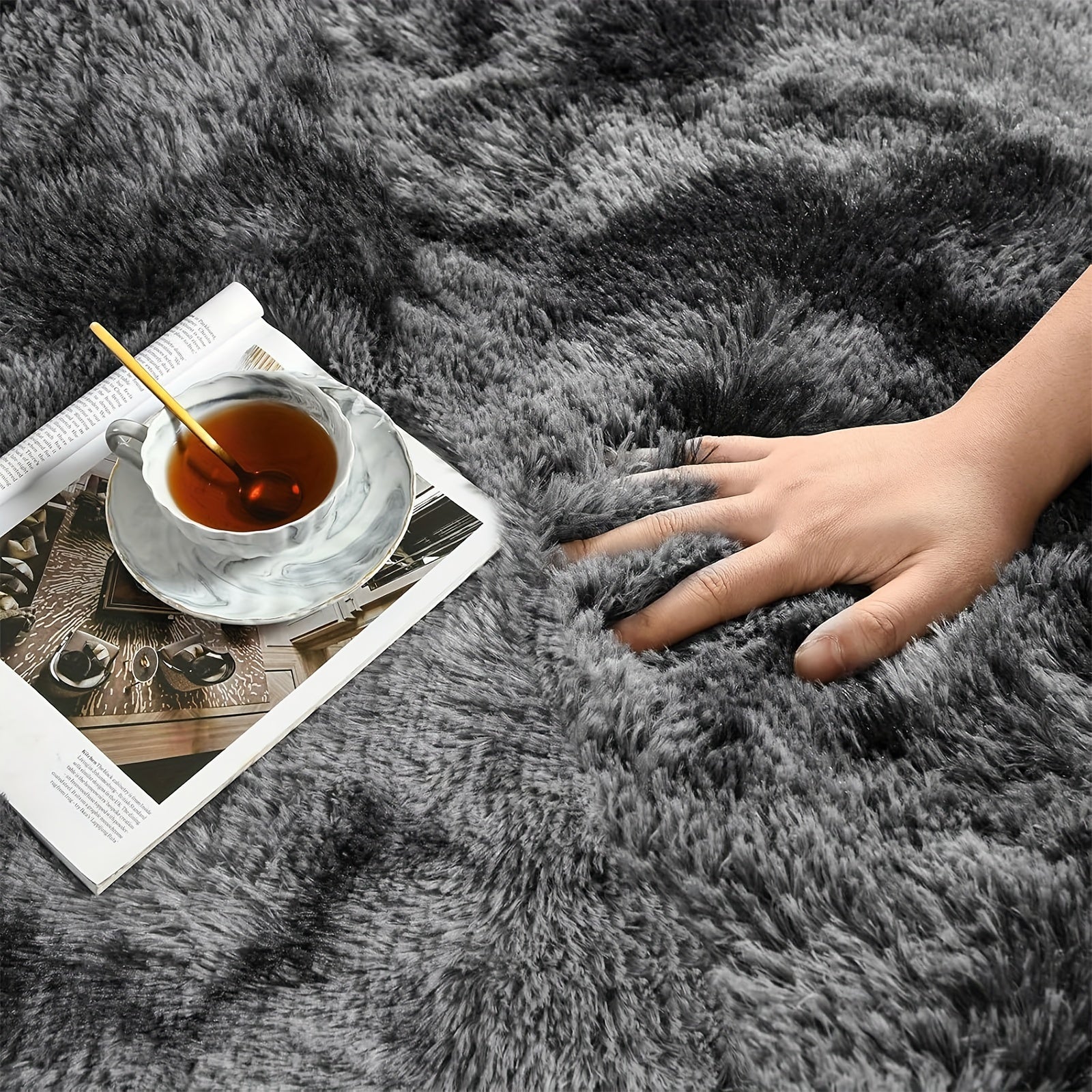 Роскошный и мягкий ковер, мягкий на ощупь, с нескользящей изнанкой и пригодный для машинной стирки, идеально подходит для придания стиля и комфорта интерьеру вашей гостиной или спальни.