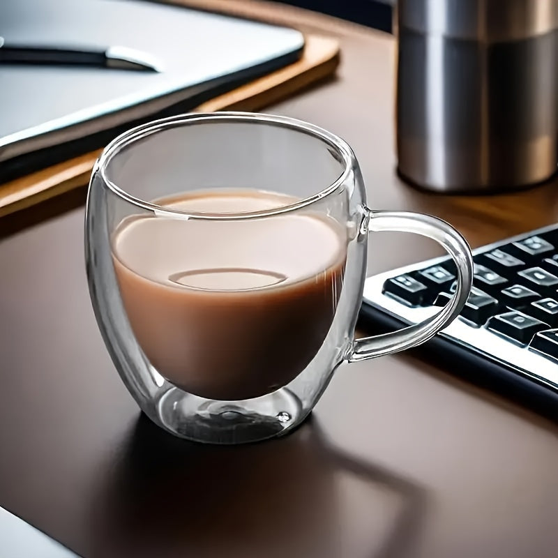 Ikki devorli yuqori borosilikat shisha chashka - Choy, Qahva, Sut va Sharbati uchun mukammal | Uy yoki ofis uchun ajoyib sovg'a | Qulay tutqichi bo'lgan mustahkam ichimlik idishlari, 1 dona to'plami | Issiqlikka chidamli ergonomik tutqichli chashka