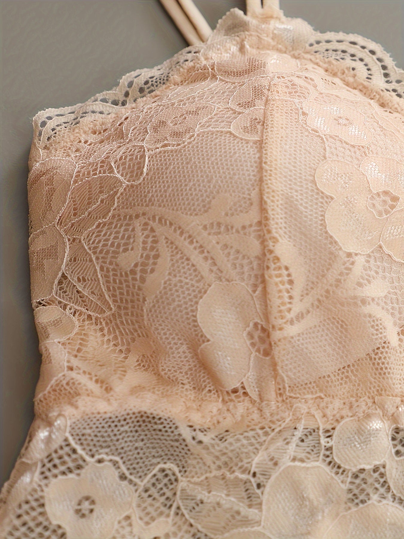 Women's Wireless Lace Bra with Double Shoulder Straps and Soft Padded Navel Top