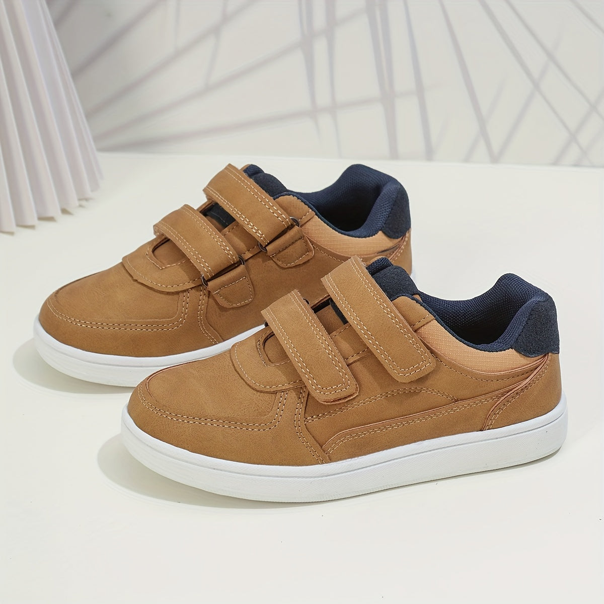 Boys All-Season Lightweight Non-Slip Casual Sneakers with Splicing and Round Toe