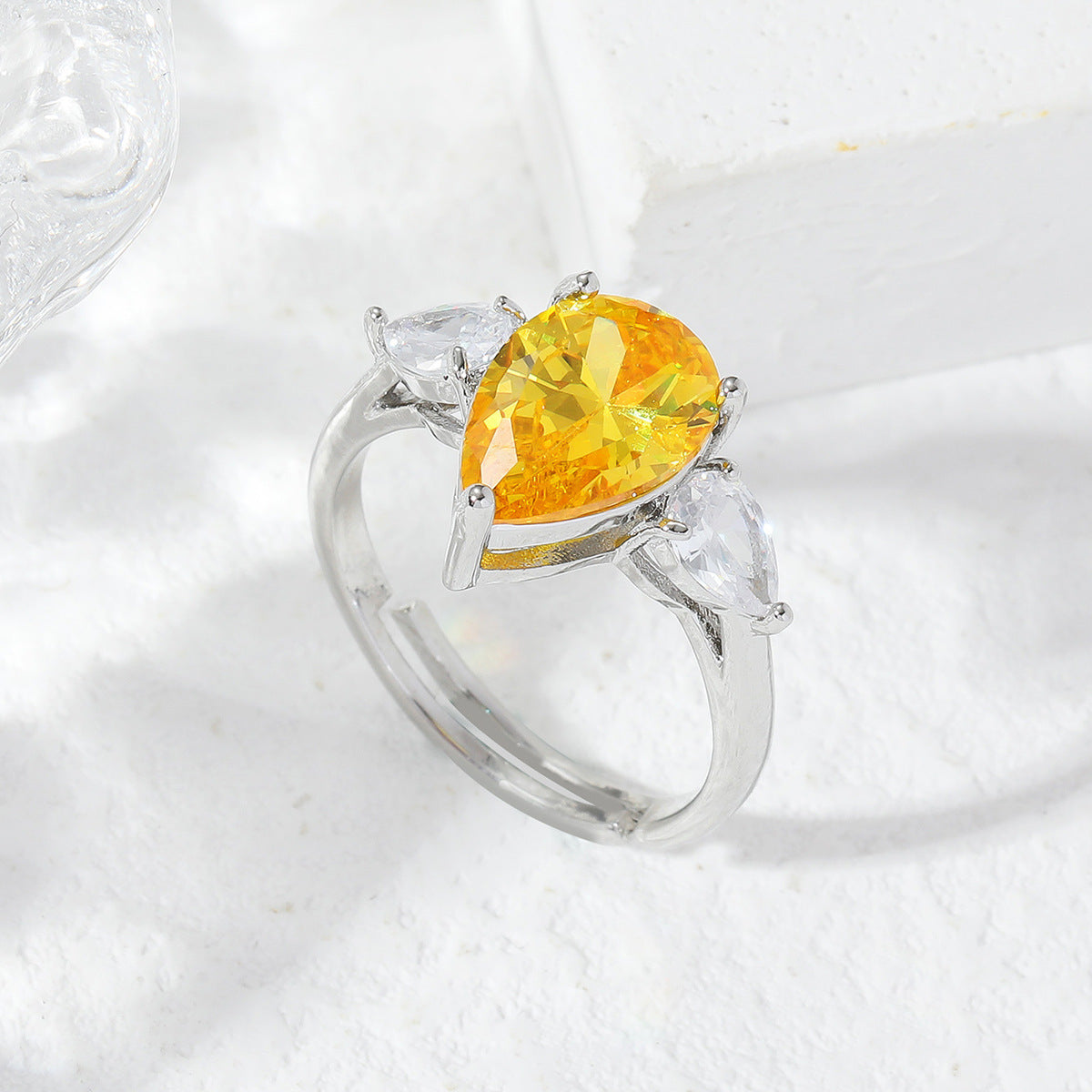 Anillo de cobre con zirconia cúbica sintética banda ajustable abierta para mujeres