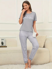 Conjunto de ropa de descanso para mujer, camiseta de manga corta y pantalones a rayas, poliéster y spandex, para todas las estaciones