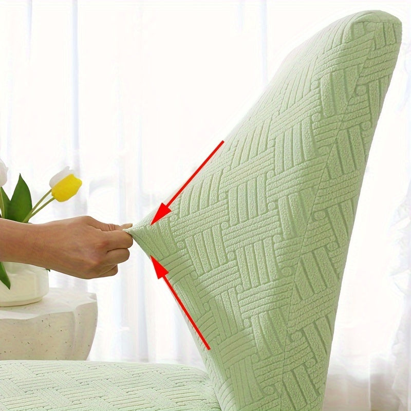 Эластичные чехлы для стульев в наборах по 2, 4 или 6 штук для ресторанных и гостиничных стульев обеспечивают защиту.