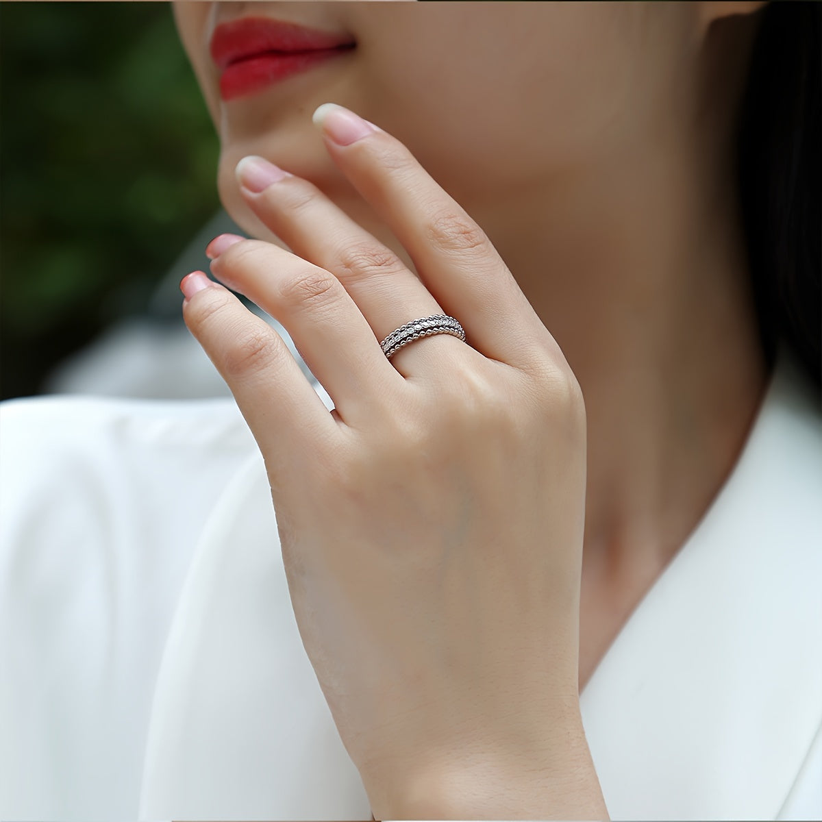 925 Sterling Silver-dan tayyorlangan ajoyib Moissanite halqa, ayollar uchun mukammal sovg'a, nafis sovg'a qutisi bilan birga keladi.