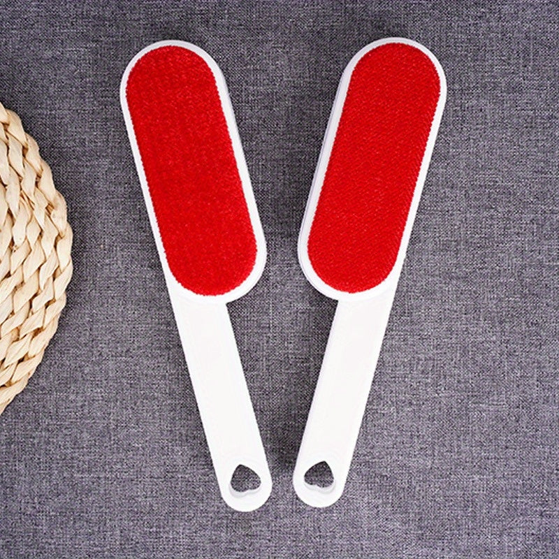 Ikkita tomonlama flis palto cho'tkasi, chang va statikani olib tashlash bilan, changdan himoyalovchi qopqoqni o'z ichiga oladi. Yotoq va kiyimlar uchun ideal.