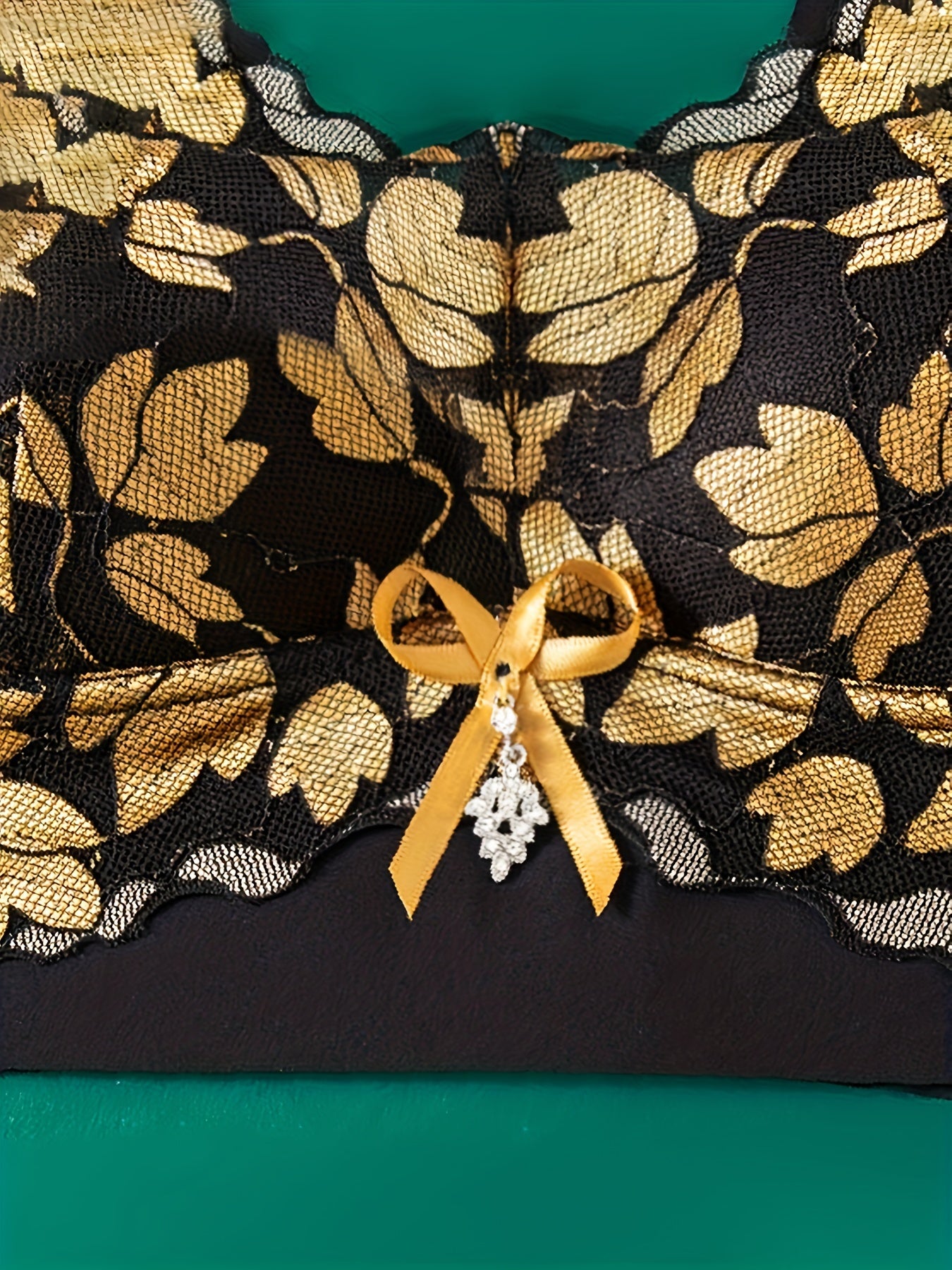 Wireless Polyamide Elastane Bra with Medium Support, Plant Pattern, Contrast Lace