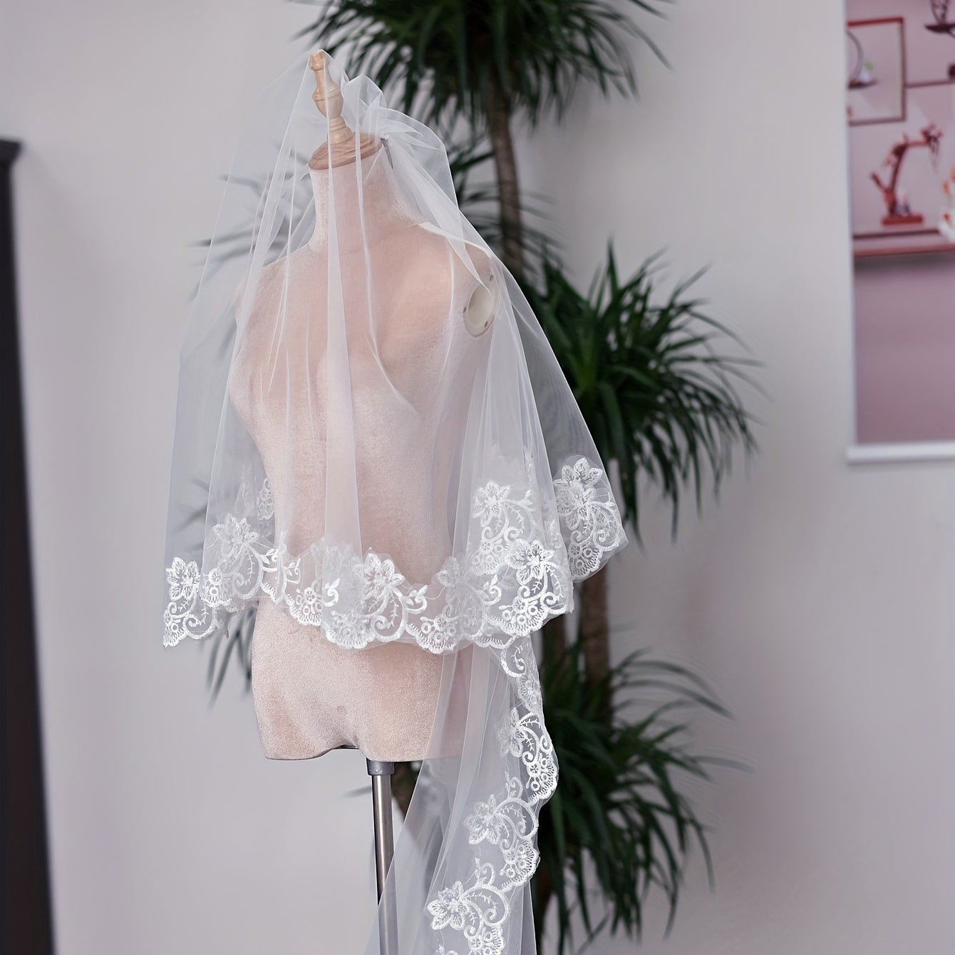 Wedding Dress Veil with Flower Pattern Lace Edge and Long Tail