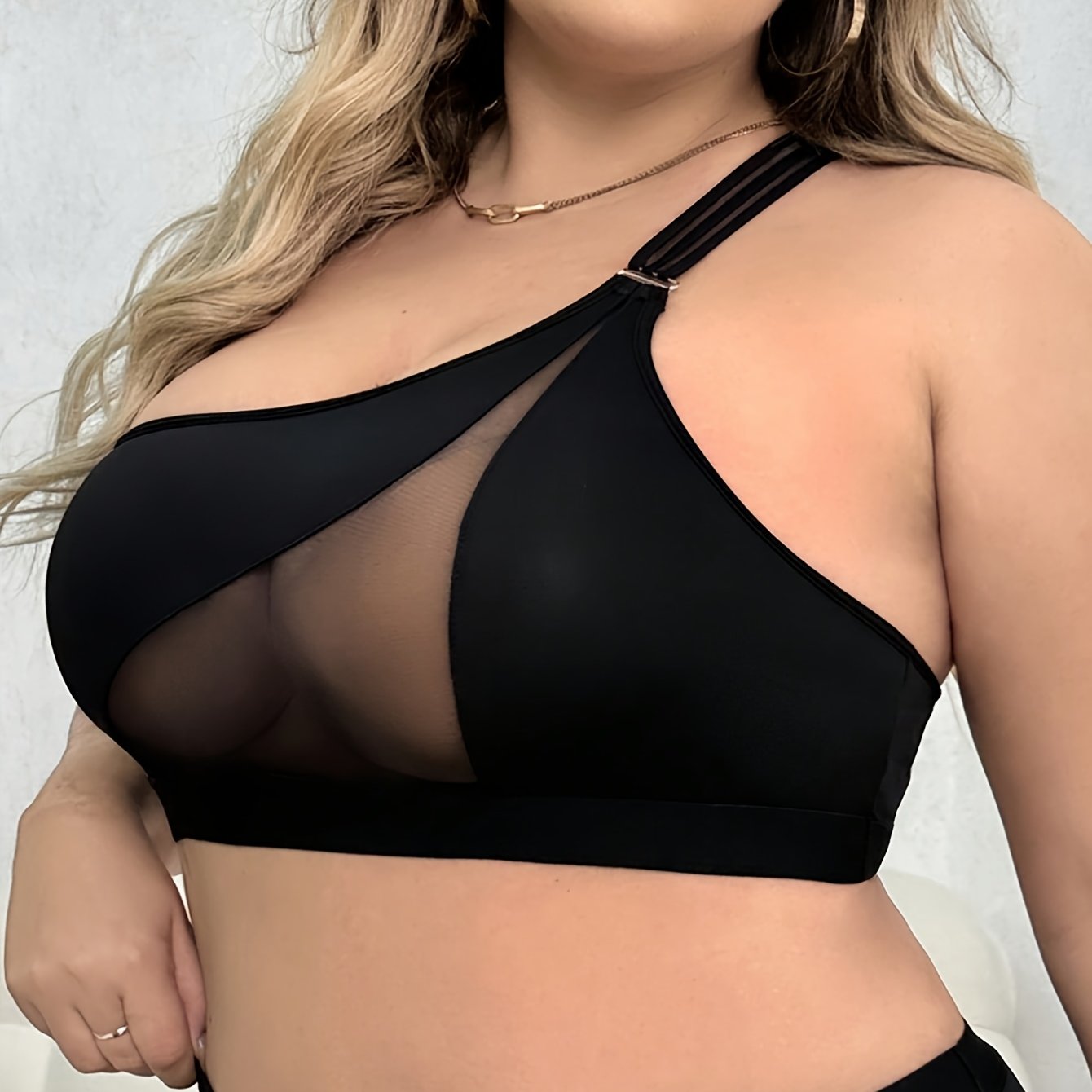 Ayollar uchun kattaroq o'lchamdagi halter top nafas oladigan polyester bo'sh orqa erkin fit kamzul