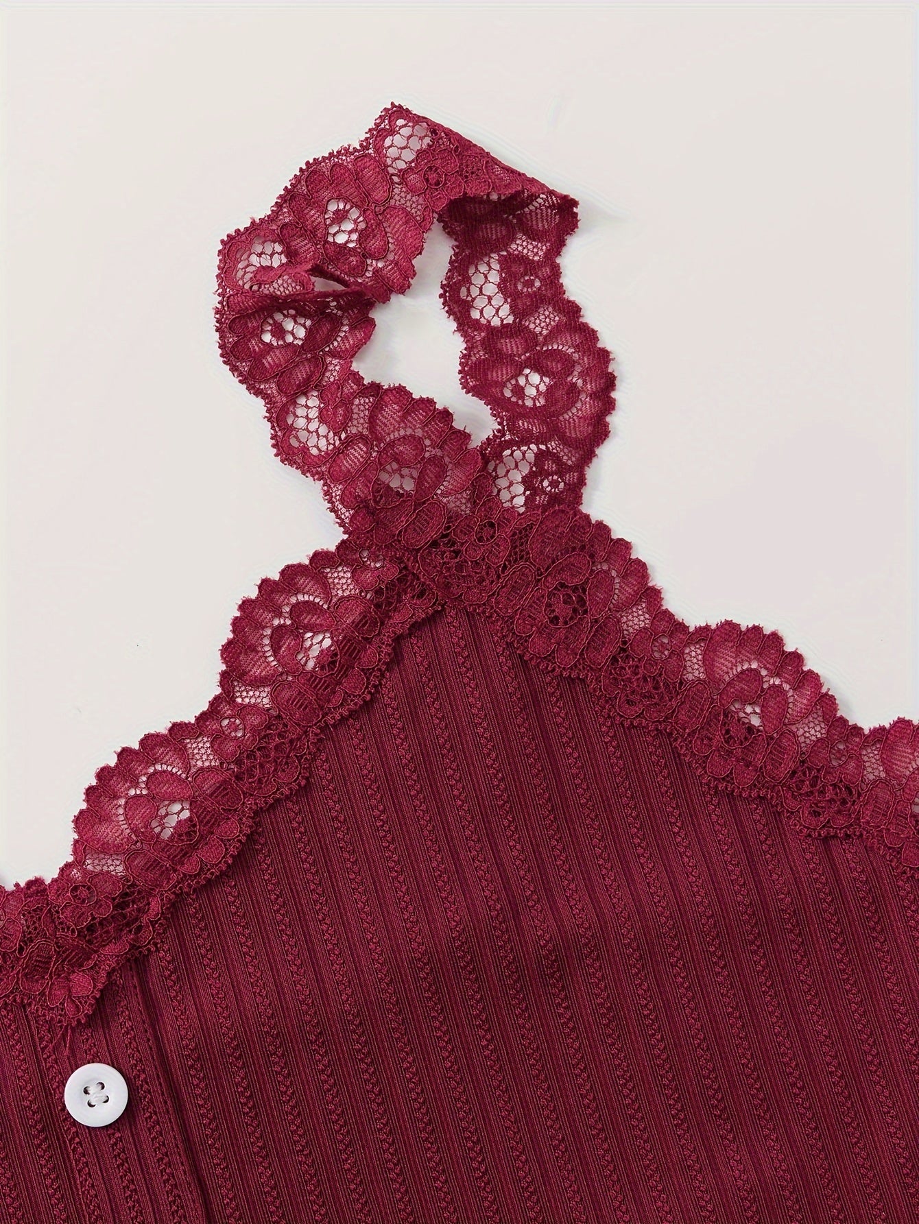 Ayollar uchun ribbed pijama to'plami, dantel tafsilotlari bilan, V-shaklidagi kamzuli yuqori va uzun shimlar, mashinada yuvish mumkin, bir nechta ranglarda mavjud.