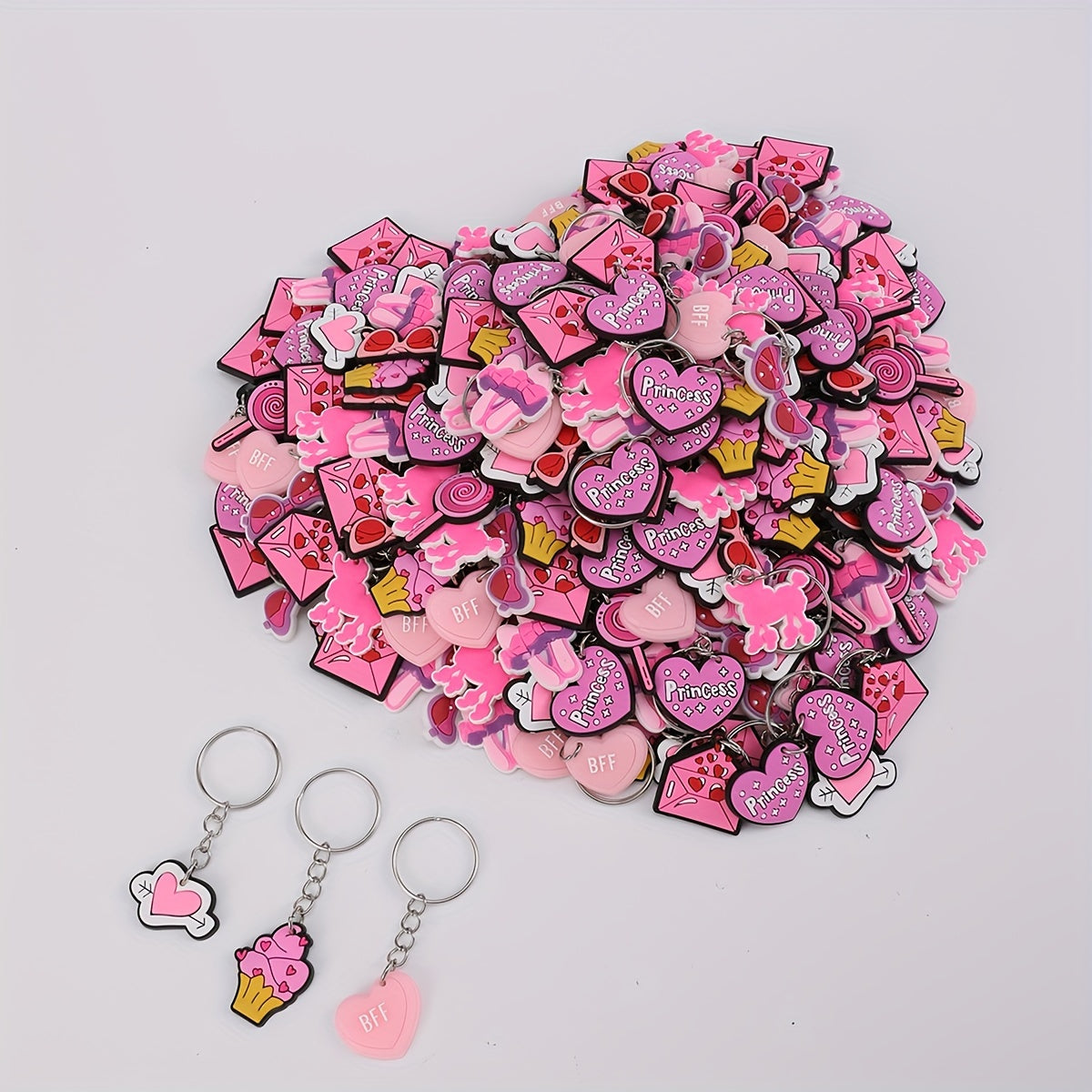 Set de llavero de PVC rosa con charms de dibujos animados, corazones, poodles, helados y piruletas para damas y niñas