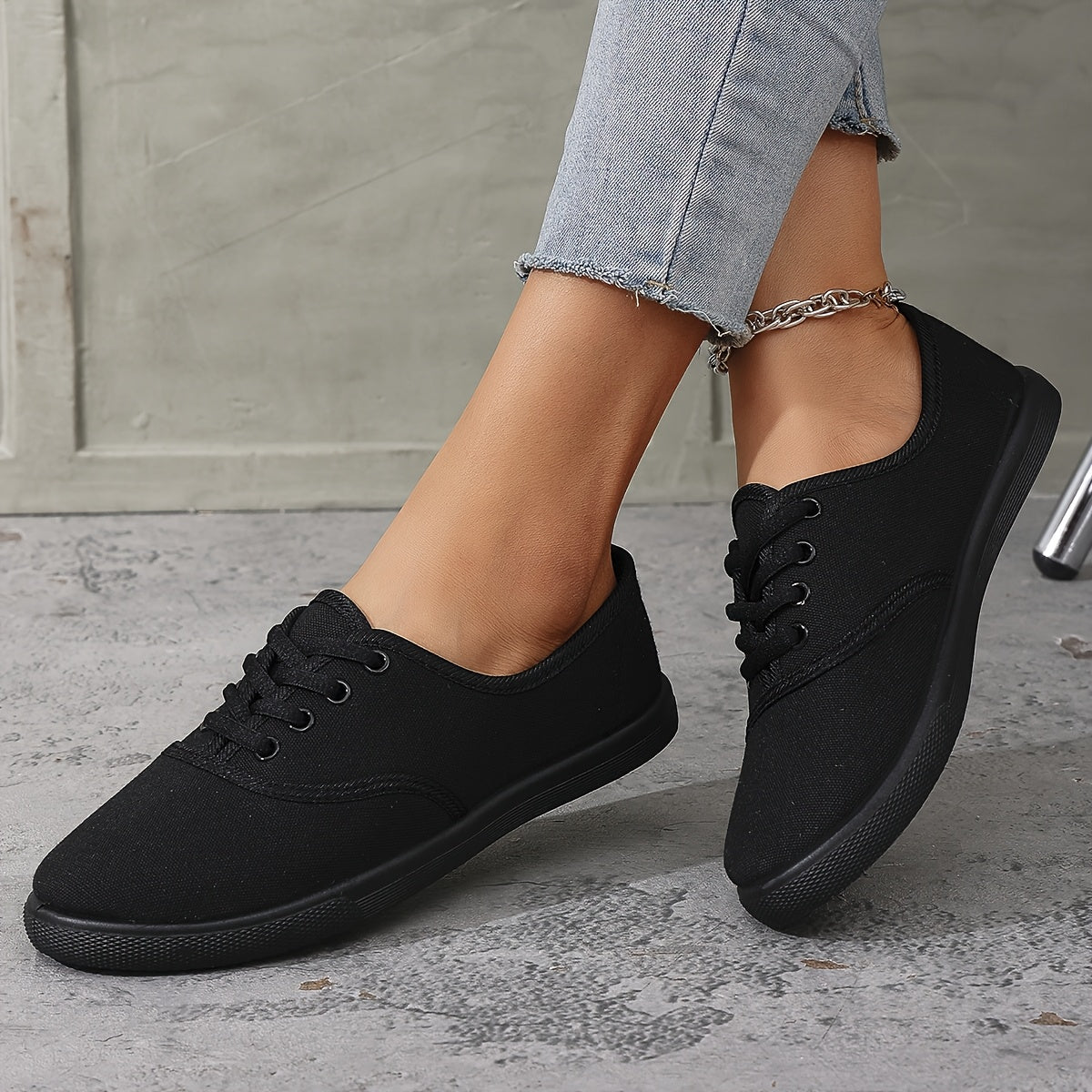 Women's Solid Color Fabric Sneakers with Round Toe for All-Season Comfort