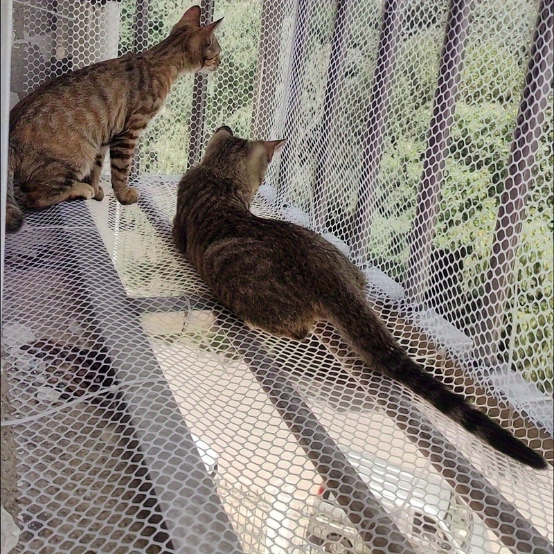White Plastic Mesh Pet Safety Fence Balcony Fall Prevention Cuttable Mesh