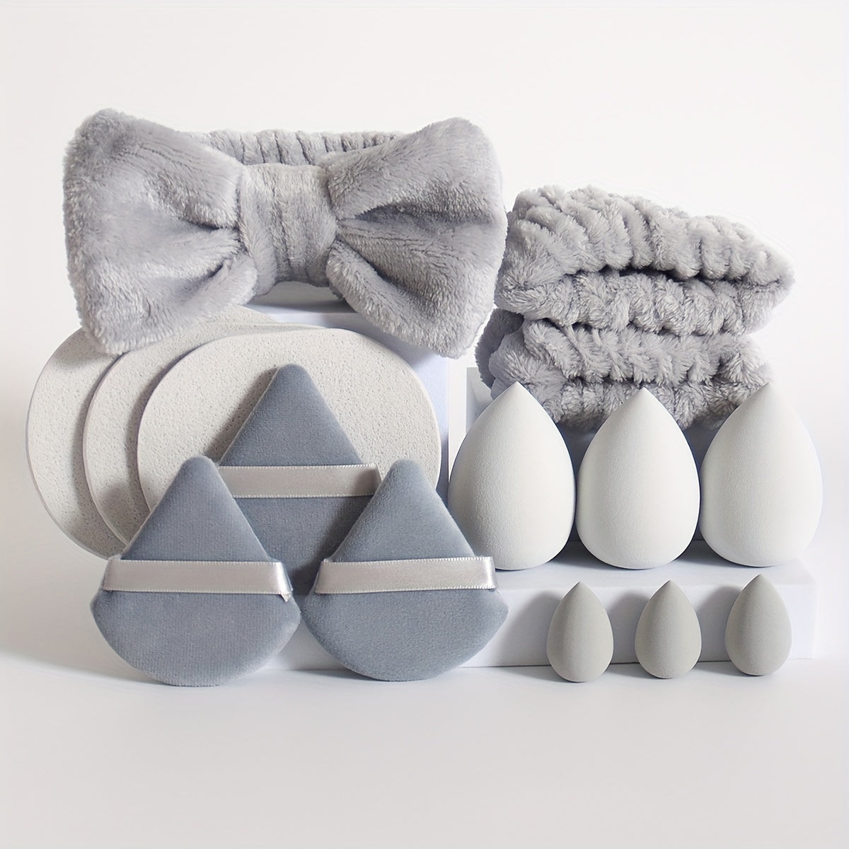 15-ta bo'lakli makiyaj asboblari to'plami, gubkalar, puflar, yuz yuvish gubkalari va aksessuarlar bilan