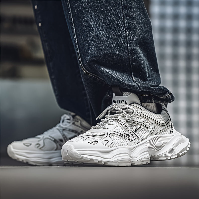 Erkaklar uchun qora qalin krossovkalar, nafas oladigan to'r, mustahkam TPU taglik, tasodifiy va sport kiyimlari uchun zarbani yutuvchi EVA ichki taglik.