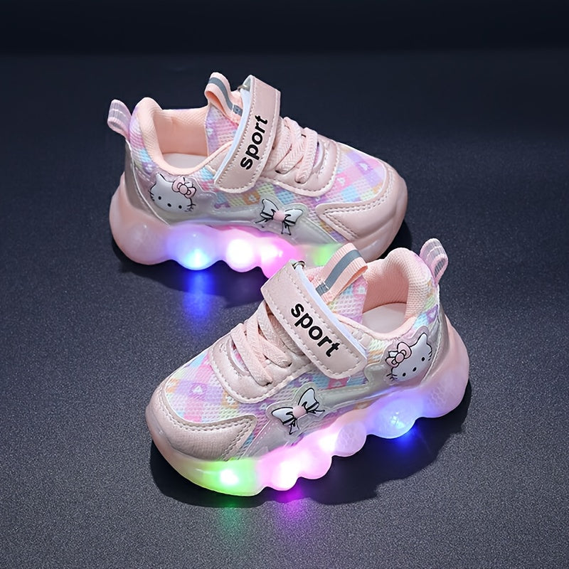 Sanrio qizlar uchun rang-barang multfilm bosmalariga ega LED yoritilgan krossovkalar, tasodifiy va ochiq havoda kiyish uchun mukammal. Qiziqarli va nafas oladigan to'r dizayni.