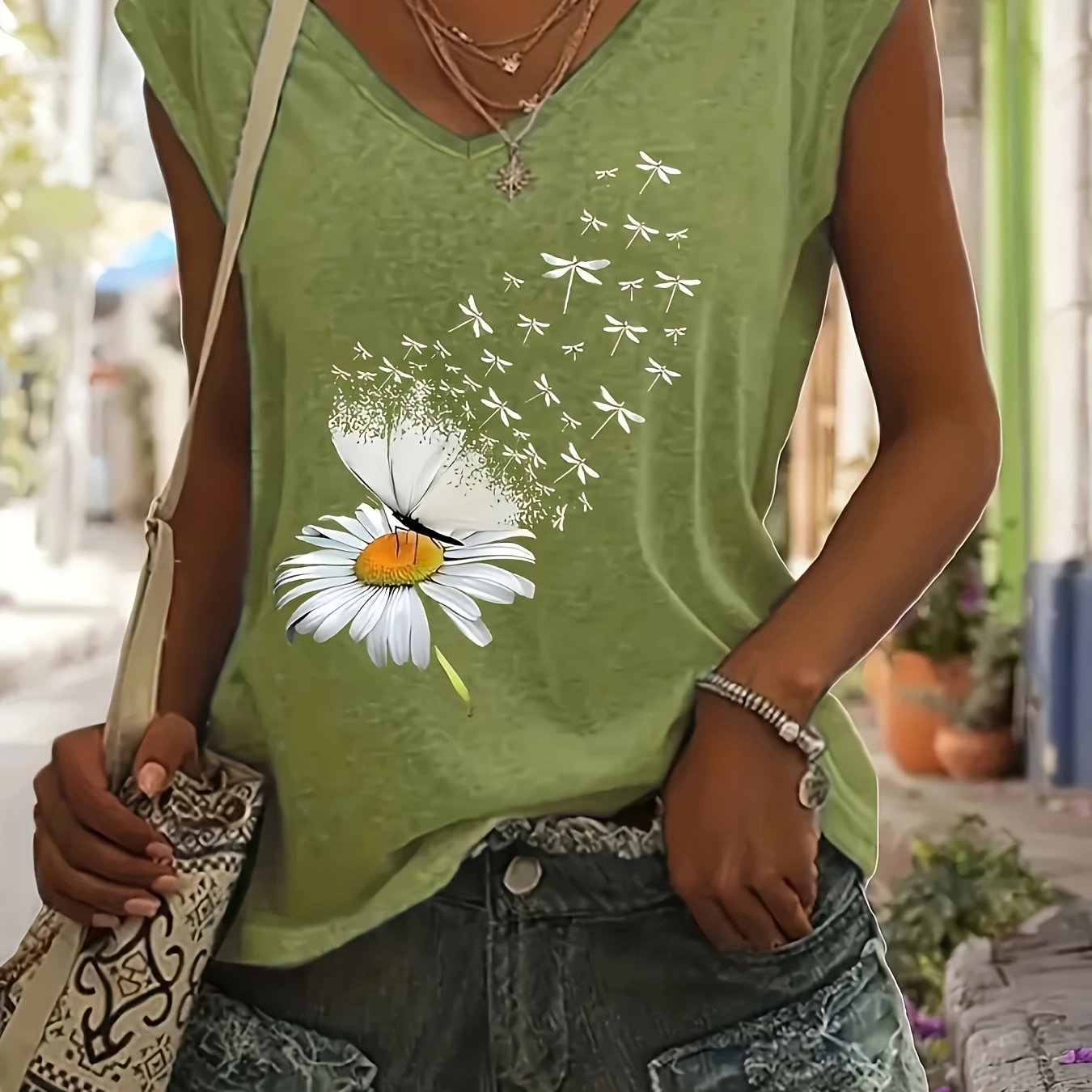 Plus Size Women's V-Neck Short Sleeve T-Shirt Black White Daisy Butterfly Casual Fit