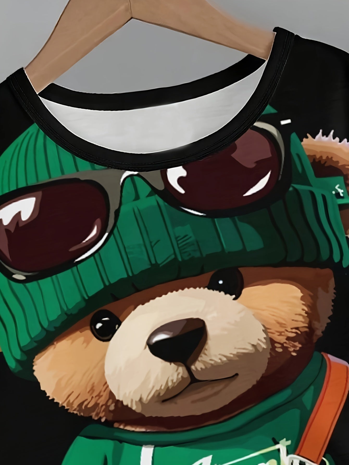 Boys' Summer Casual Cartoon Bear Graphic Tee and Shorts Set in Black and Green Polyester Blend