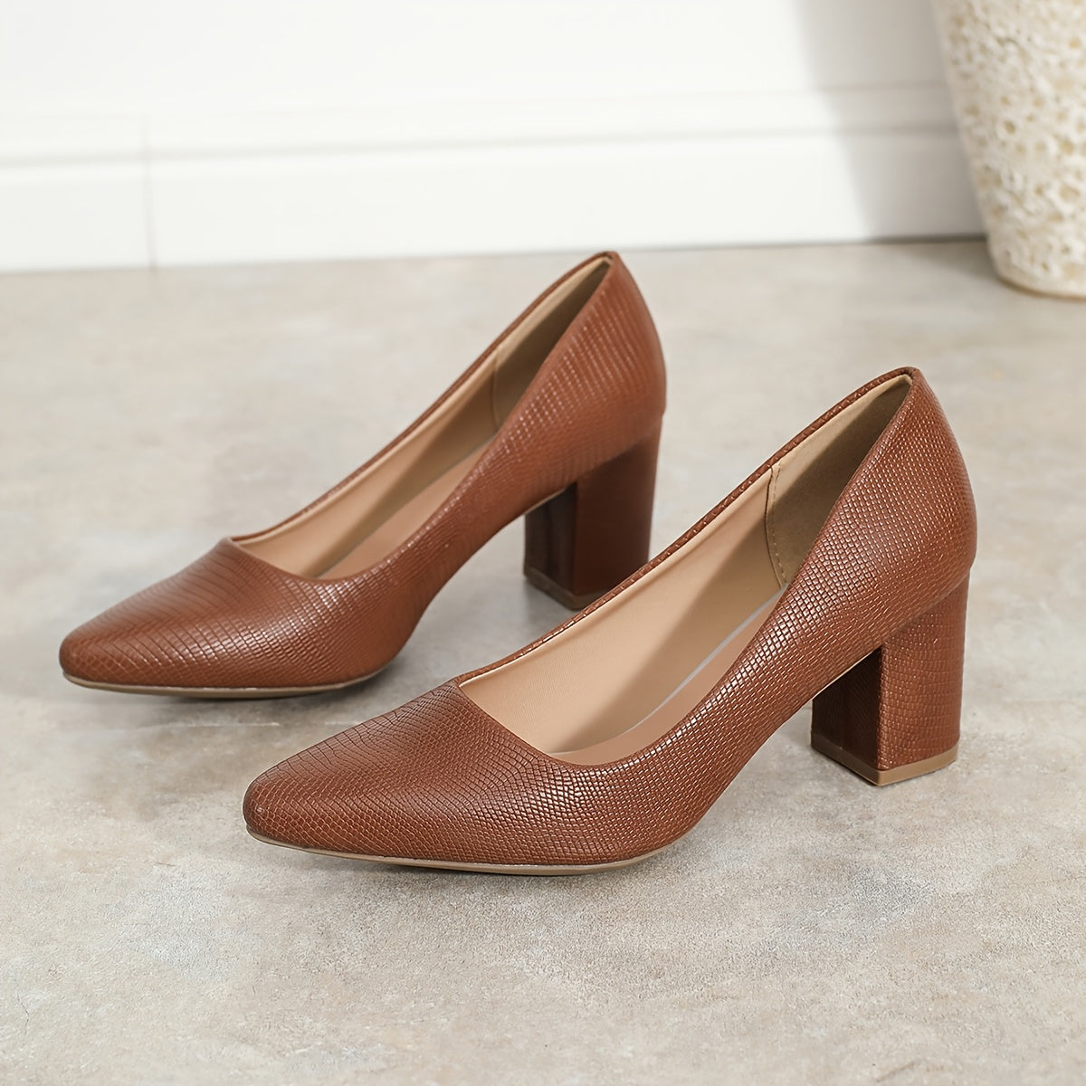 Women's Breathable Pointed Toe Block Heel Pumps Solid Color All-Season