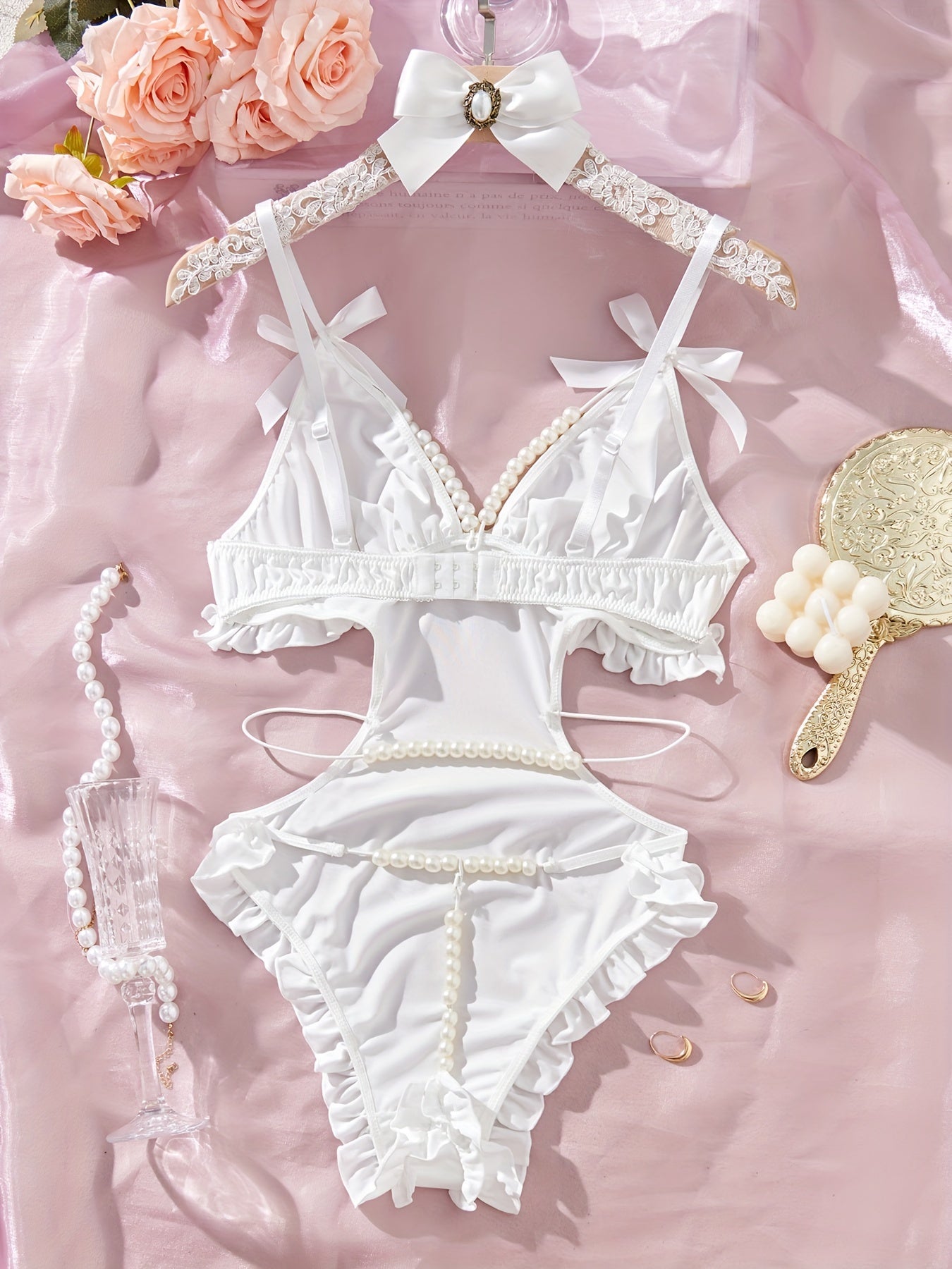 Сексуальный боди без спинки с глубоким V-образным вырезом и бантовыми плечевыми ремнями, милый дизайн.