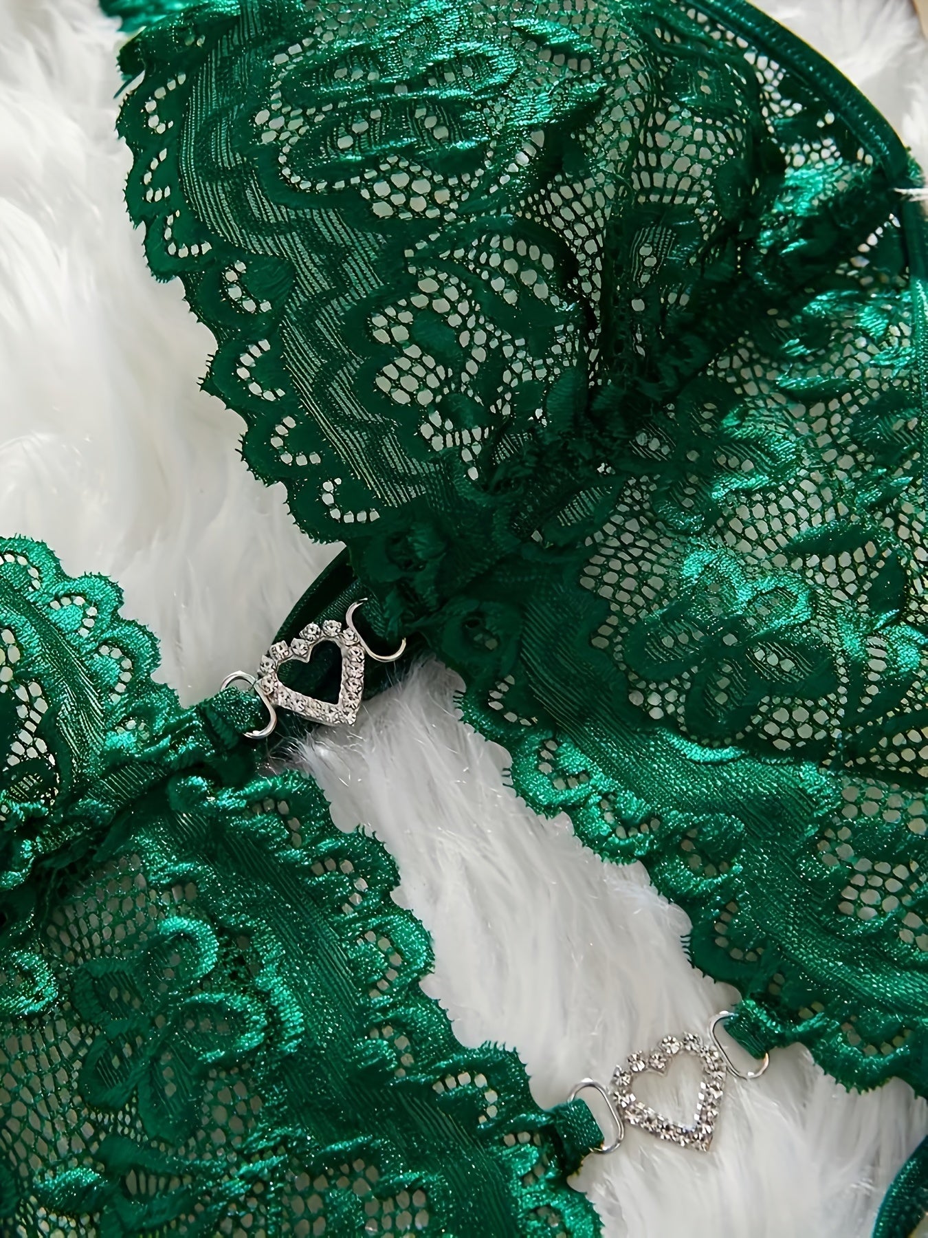 Ayollar uchun jozibali moda dizayni bilan ipli bodi, ichki kiyim va ichki shimlarsiz.