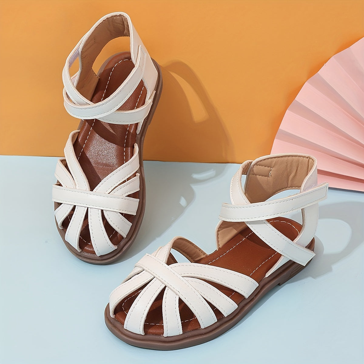 Стильные однотонные сандалии для девочек, идеальные для весны и лета.