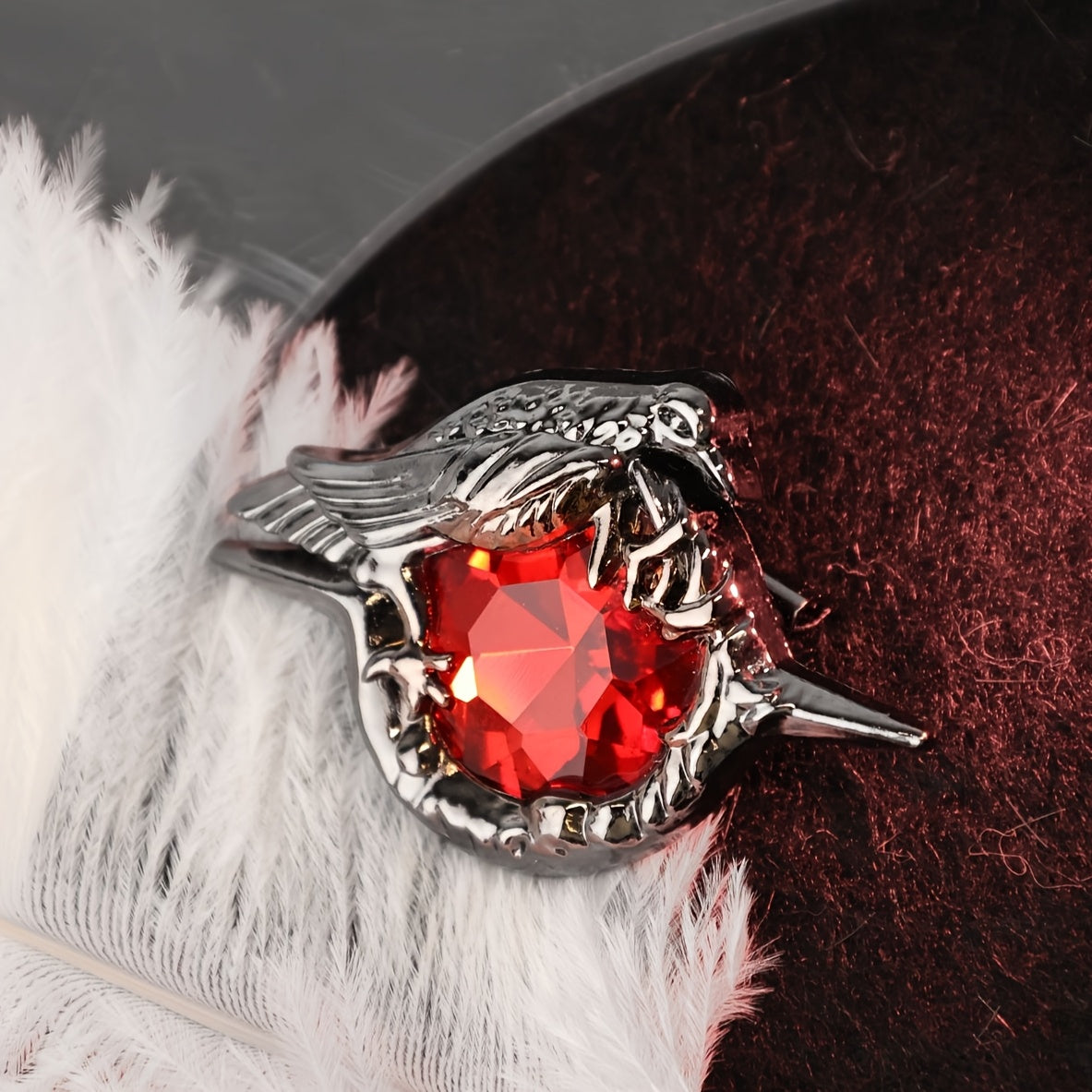 Bayramlar va sovg‘alar uchun Qotik Qarg‘a broshyasi, Qizil Zirconiya tosh bilan