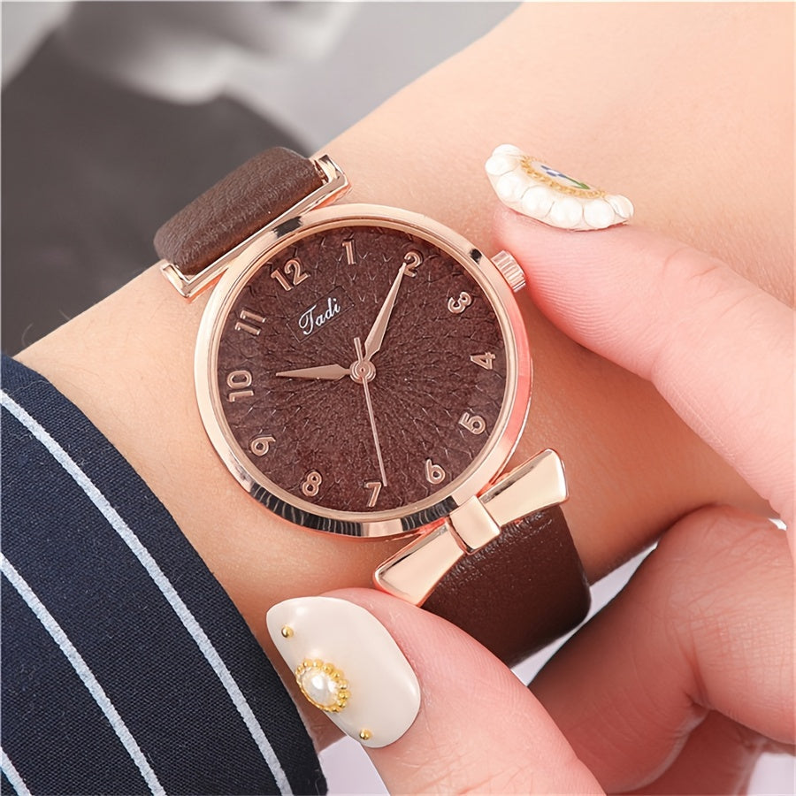 Women's Casual Round Quartz Watch with Leather Strap for Daily Wear