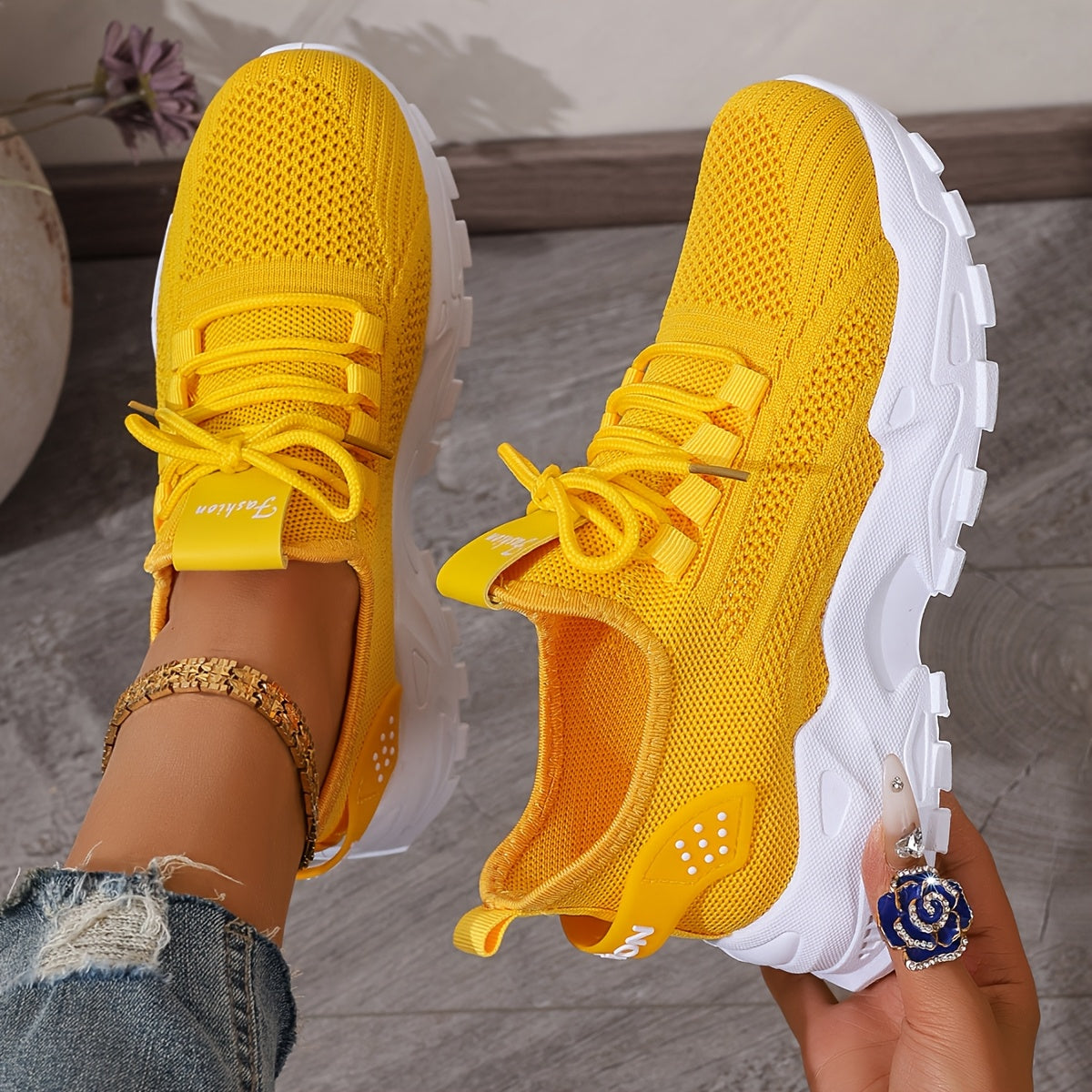 Ladies Casual Shoes Light Soft Sole White Travel Walking Sneakers