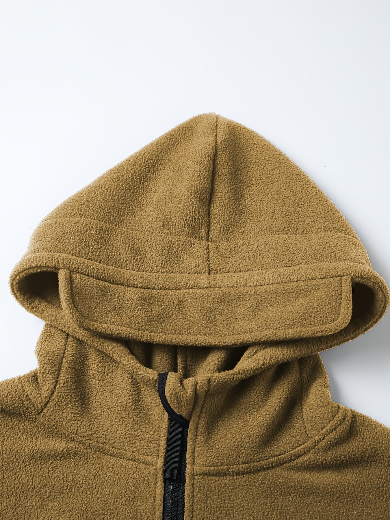 Erkaklar uchun yumshoq fleece astarli sport kurtkasi kuz va qish uchun, elastik fermuar va bir rangli cho'ntaklar bilan.