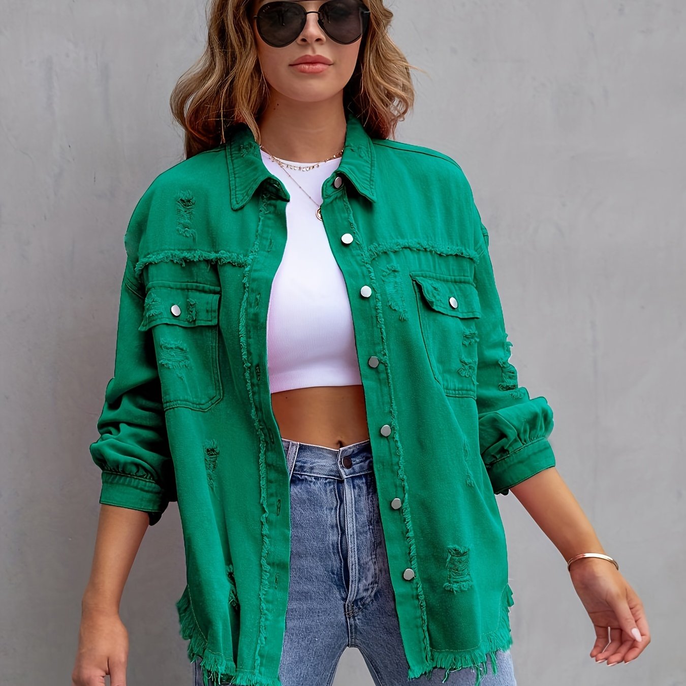 Ayollar uchun plussiz, boho uslubidagi, tugma tafsiloti va rayon/viskosa aralashmasidan tayyorlangan yirtilgan denim ko'ylagi. Bahor/kovak modasi uchun mos.